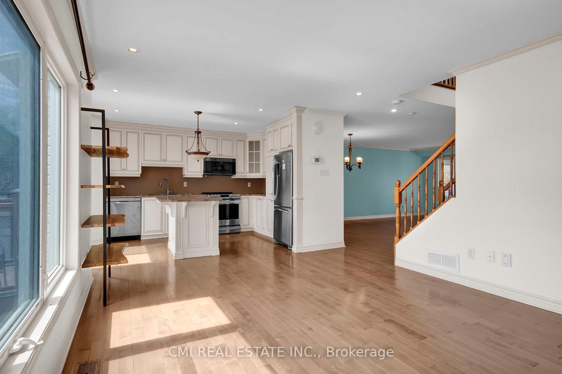 1818 Appleford Street photo 7