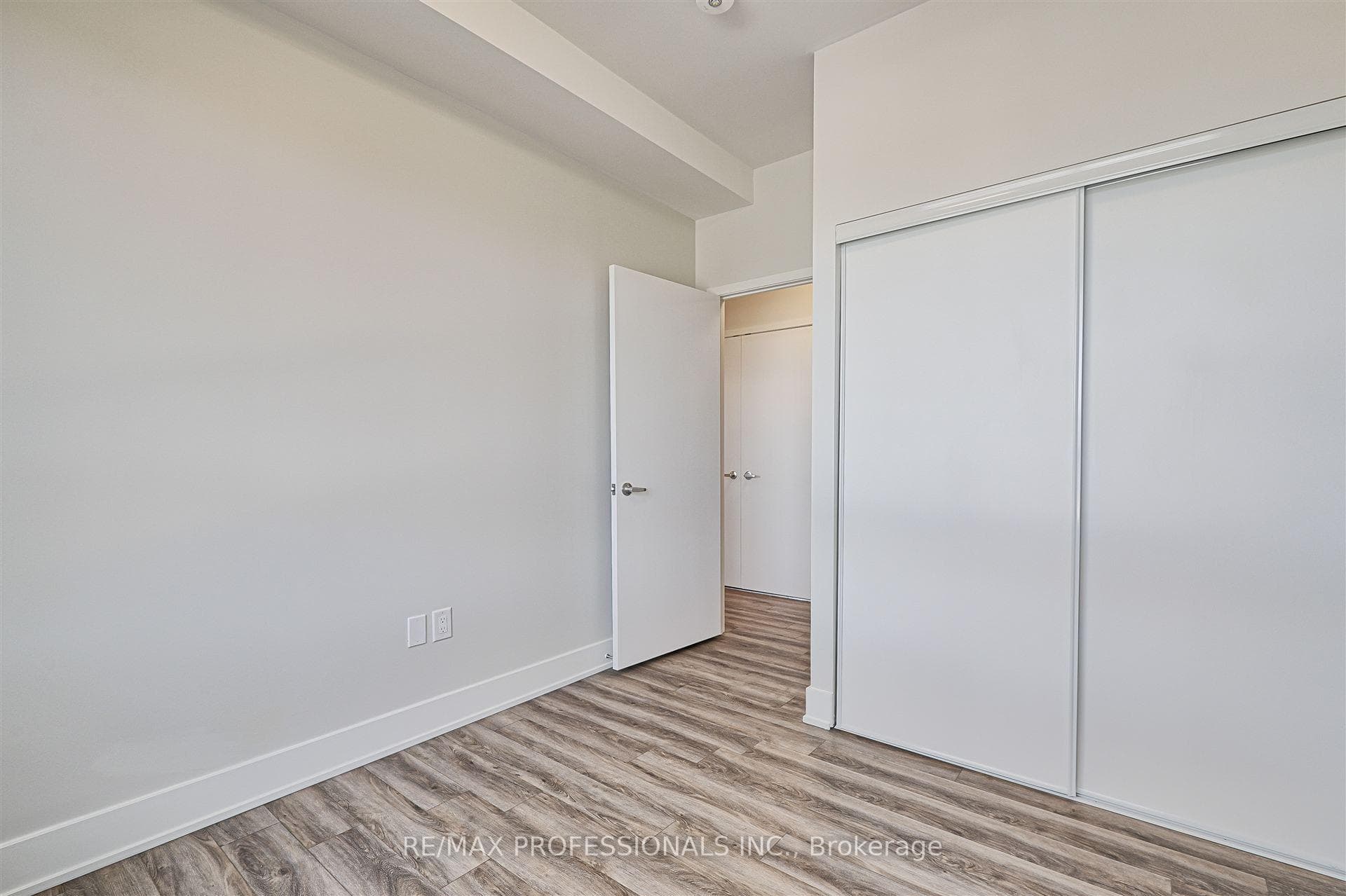 62 Dixfield Drive Unit 103 photo 17