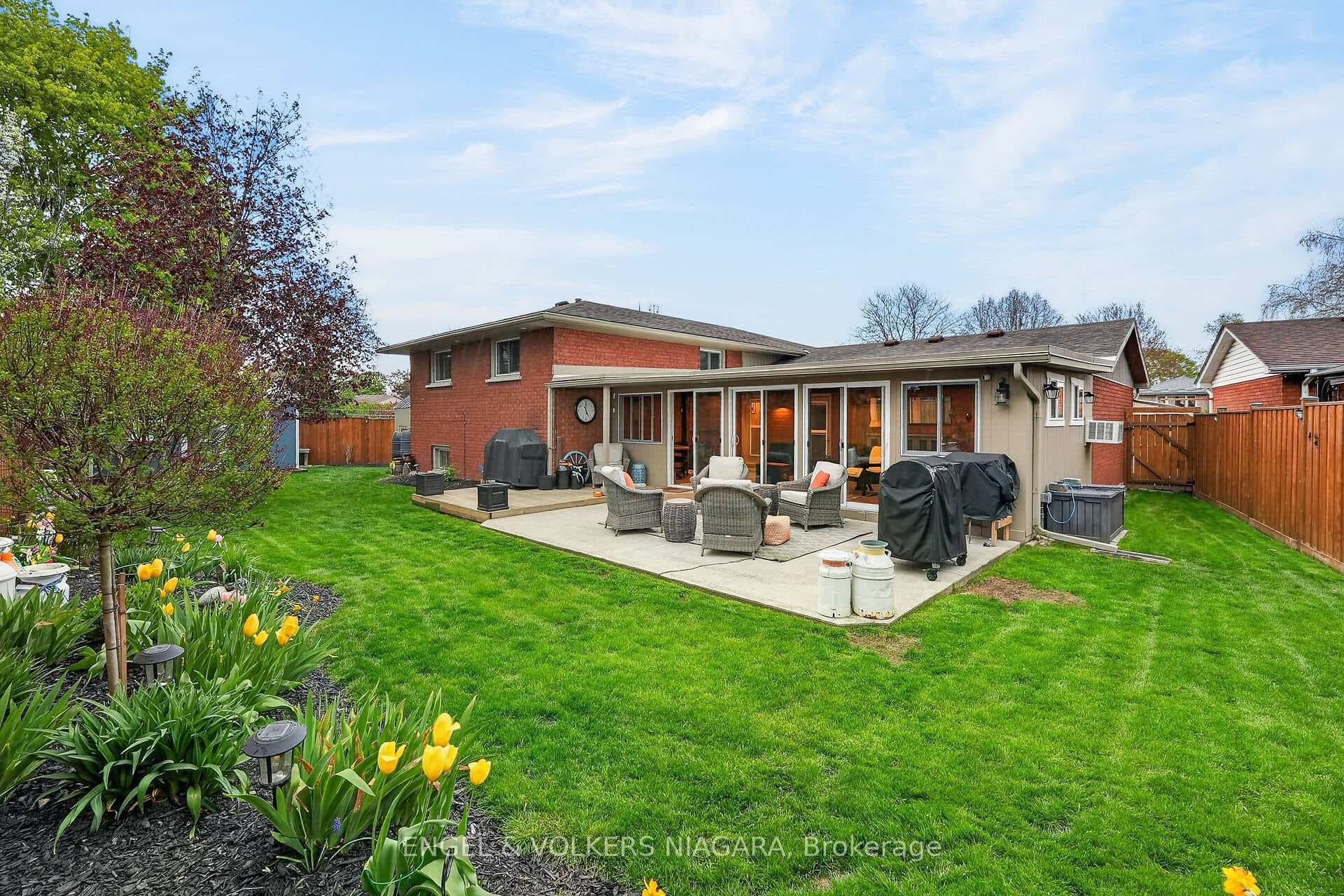 15 Flamboro Court photo 34