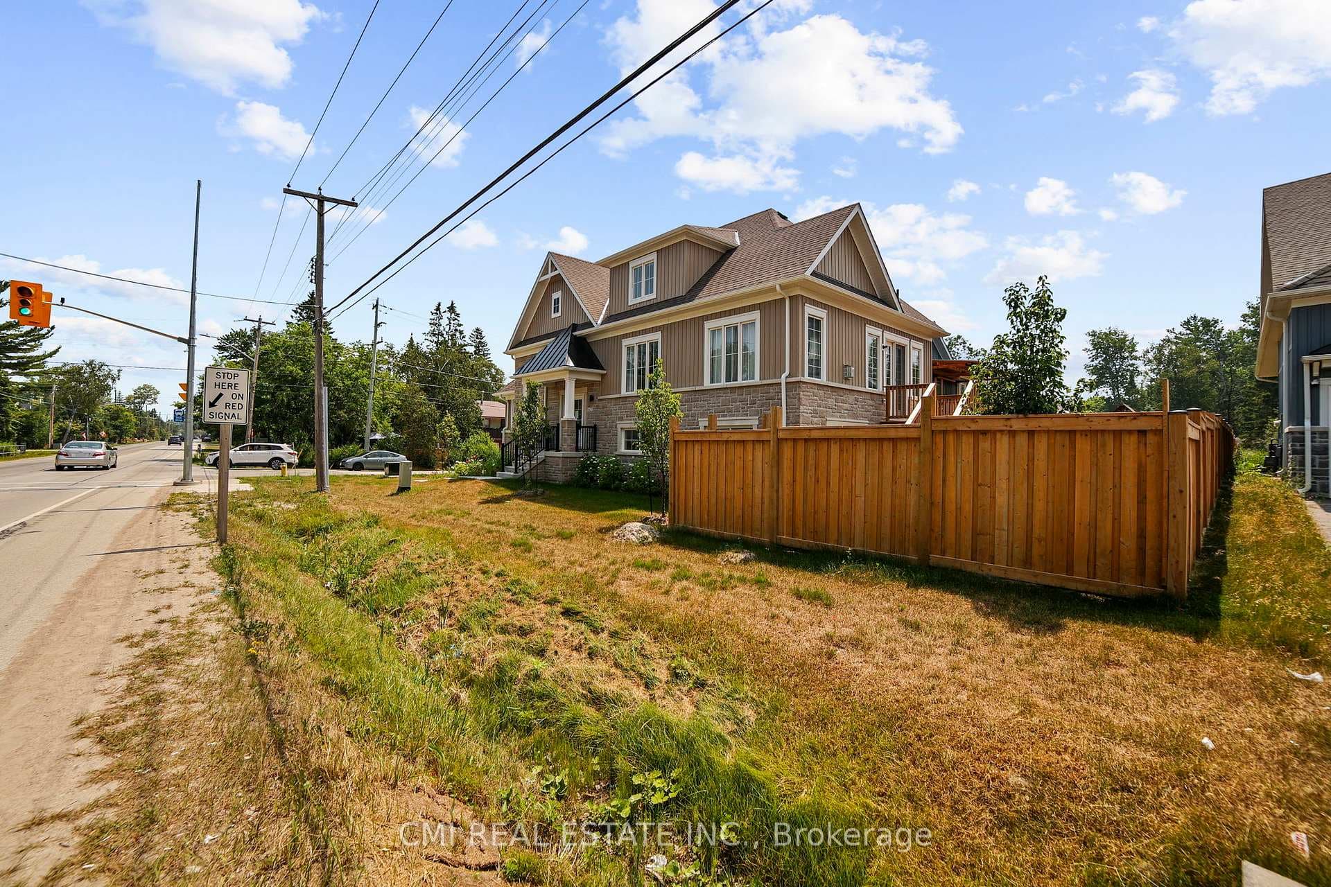 3205 Mosley Street photo 2