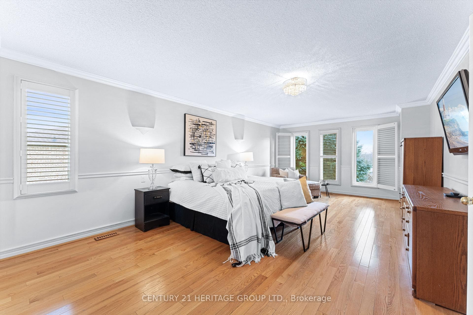 249 Billings Crescent photo 18