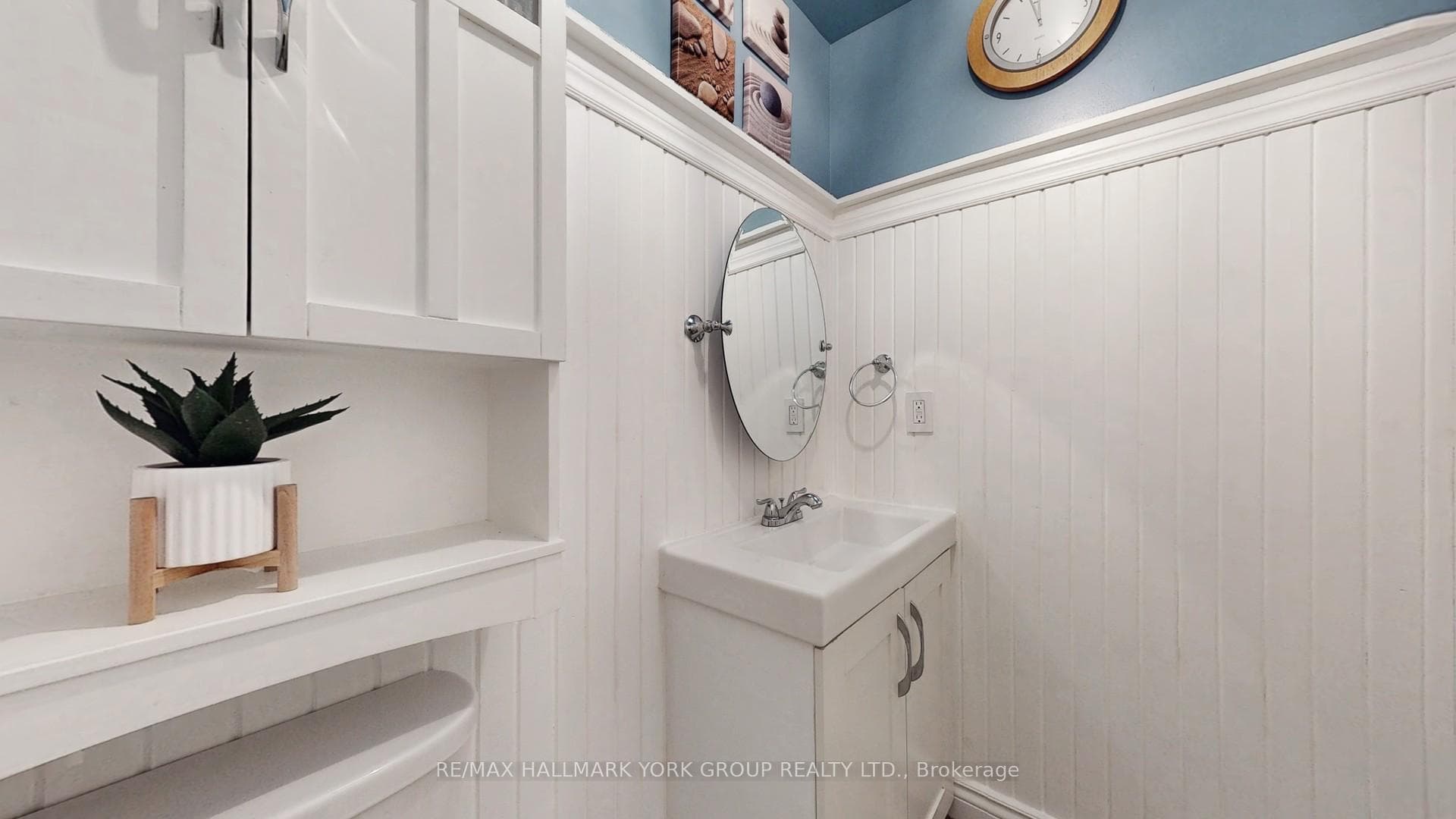 329 Warner Crescent photo 23