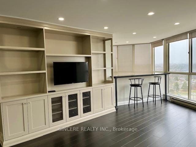 85 Skymark Drive Unit 1005 photo 4