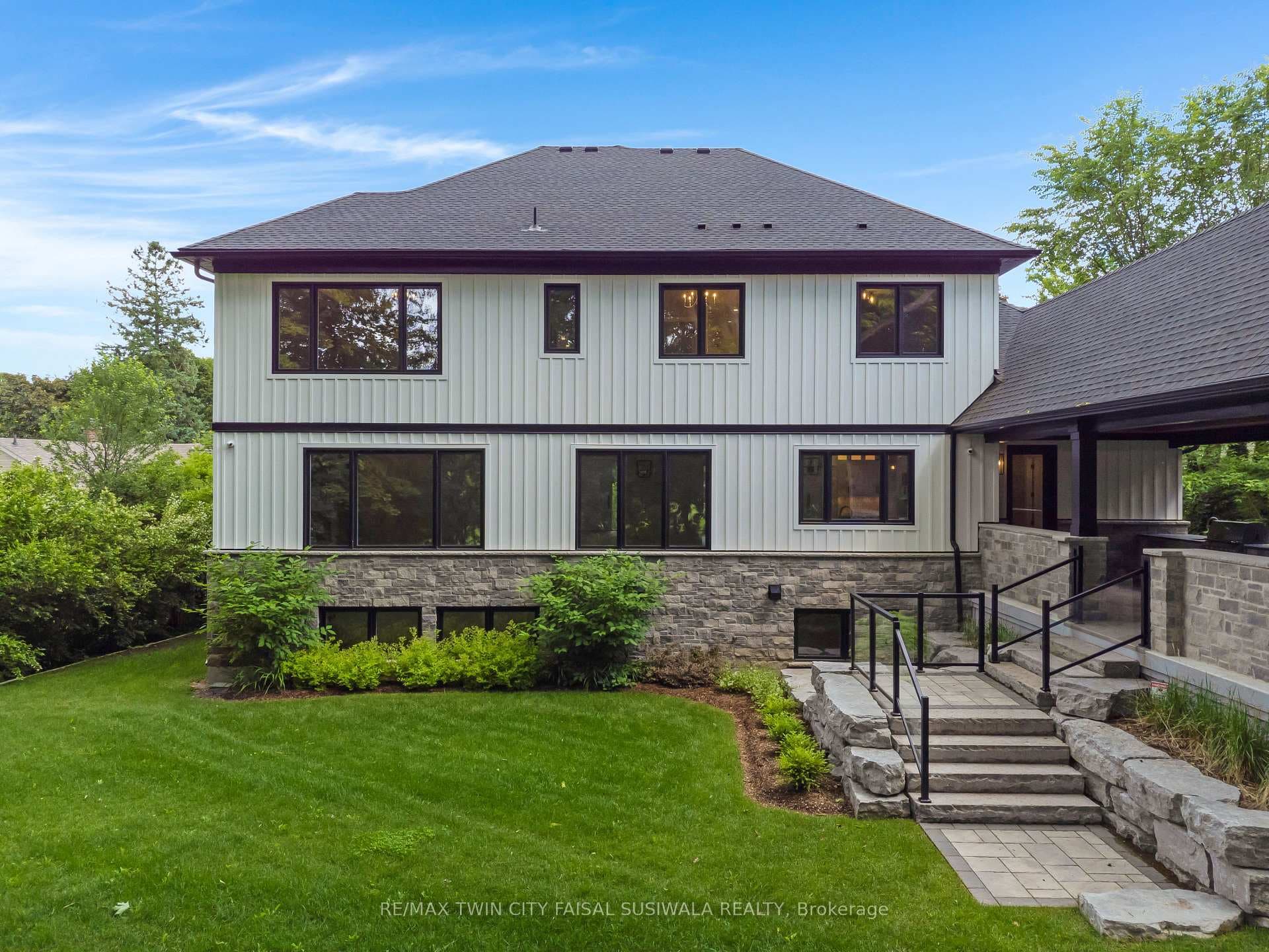 230 Stanley Drive photo 4