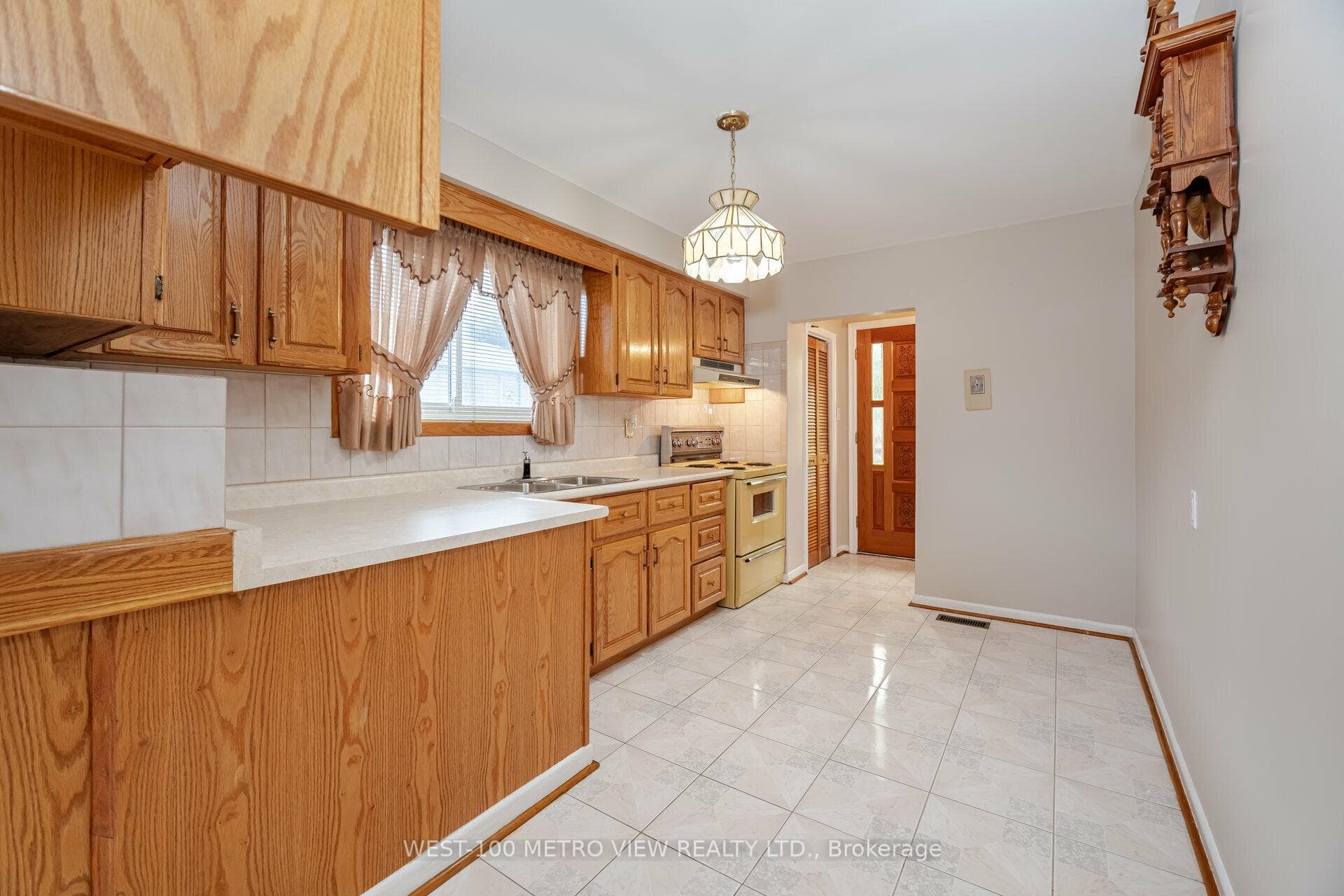 64 Fairglen Avenue photo 7