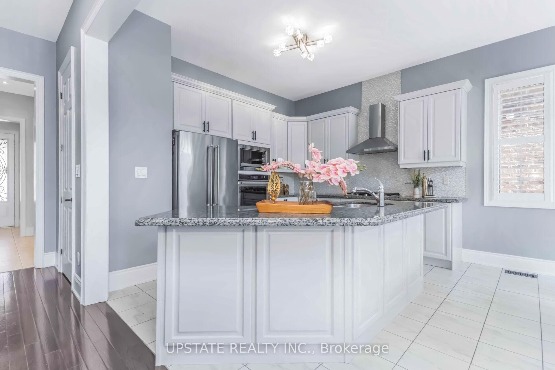 23 Spain Crescent photo 16