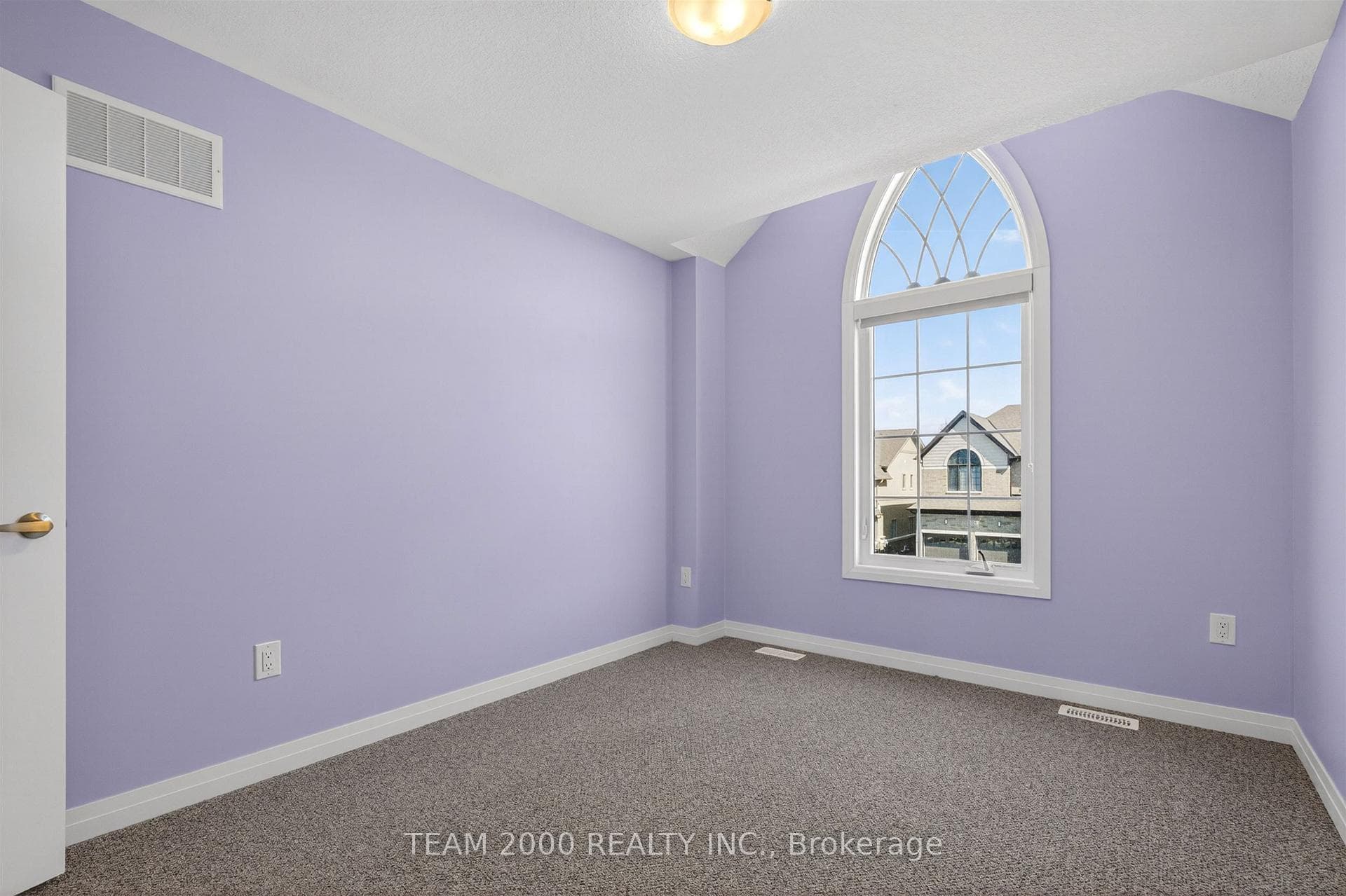 474 Adelaide Street photo 38