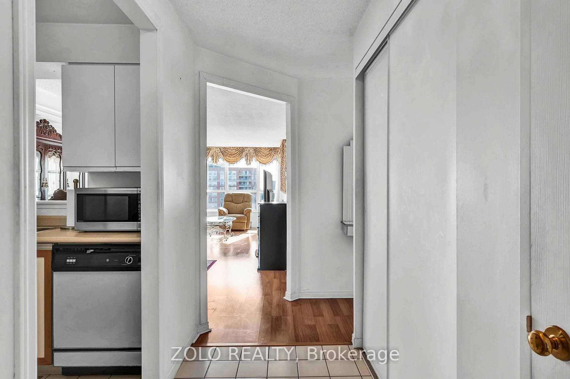 430 Mclevin Avenue Unit 1708 photo 4
