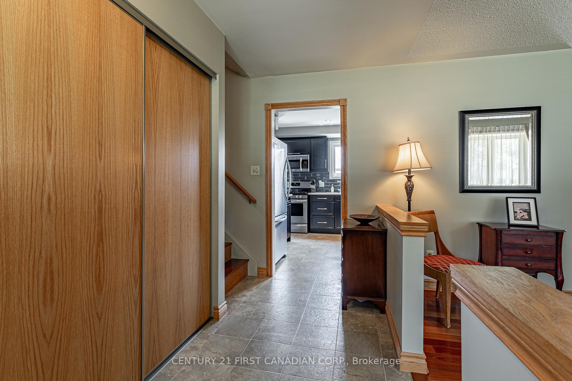 219 Stanley Street photo 9