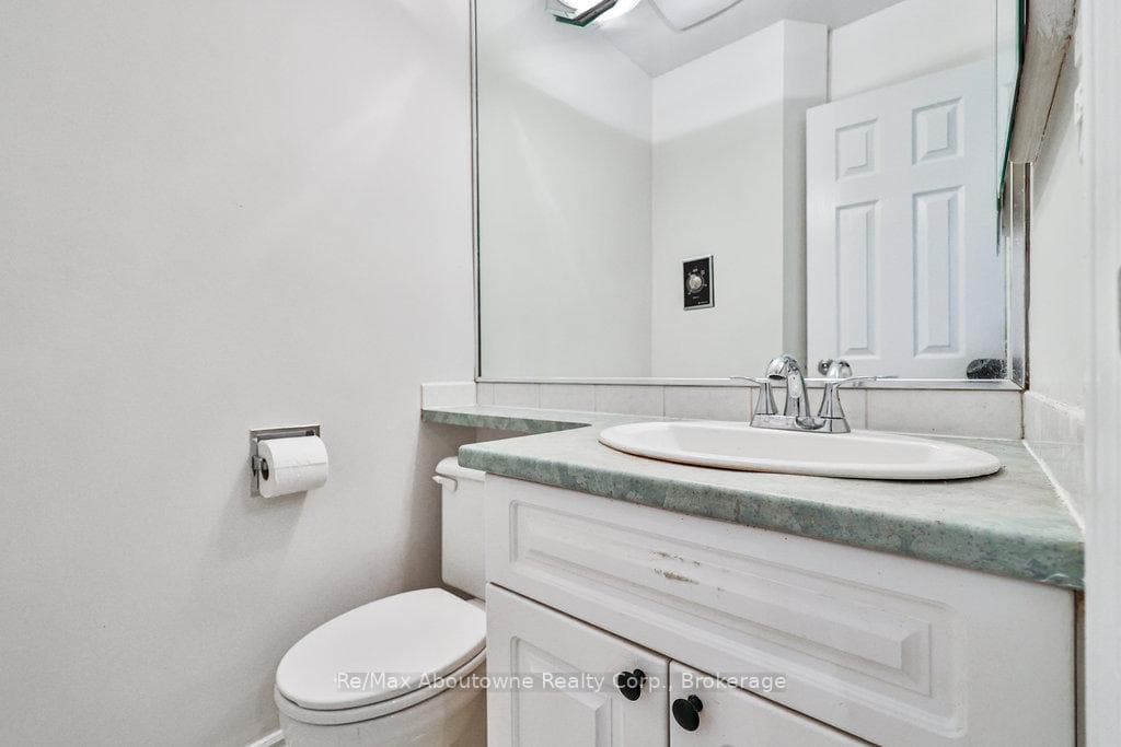 2069 THORNLEA Drive photo 16