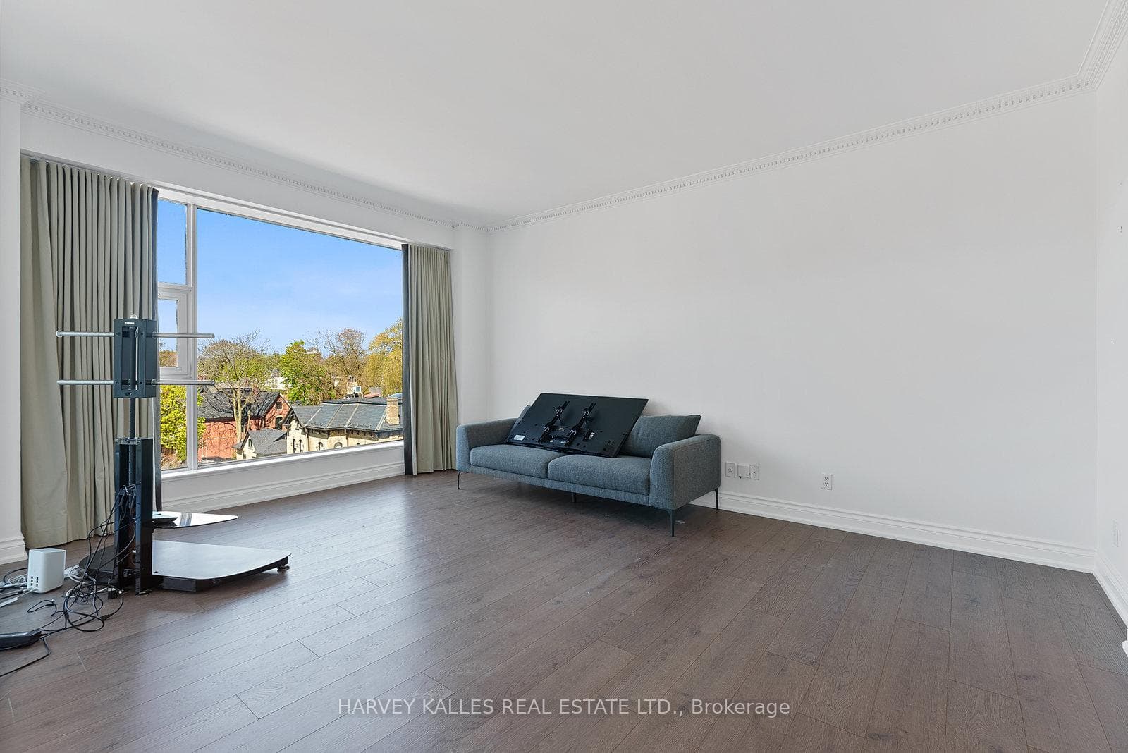 77 Avenue Road Unit 401 photo 11