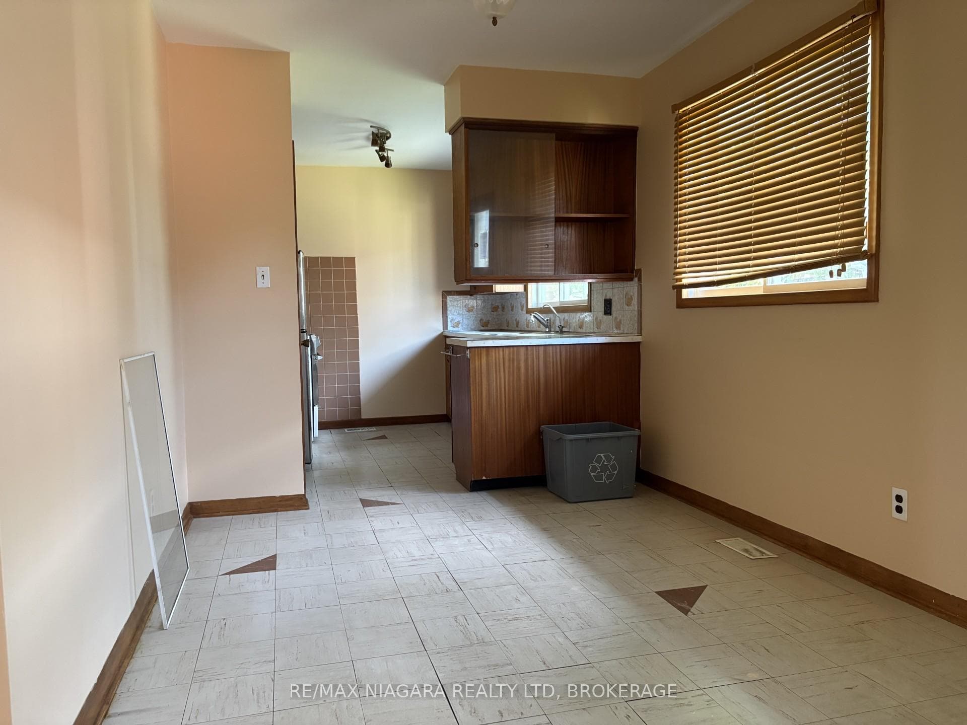 6611 Margaret Street photo 7