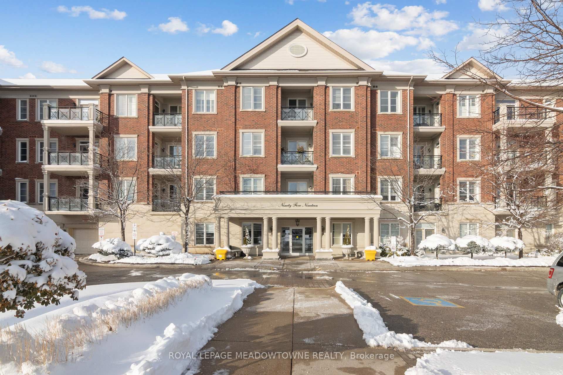9519 Keele Street Unit 223 photo 1