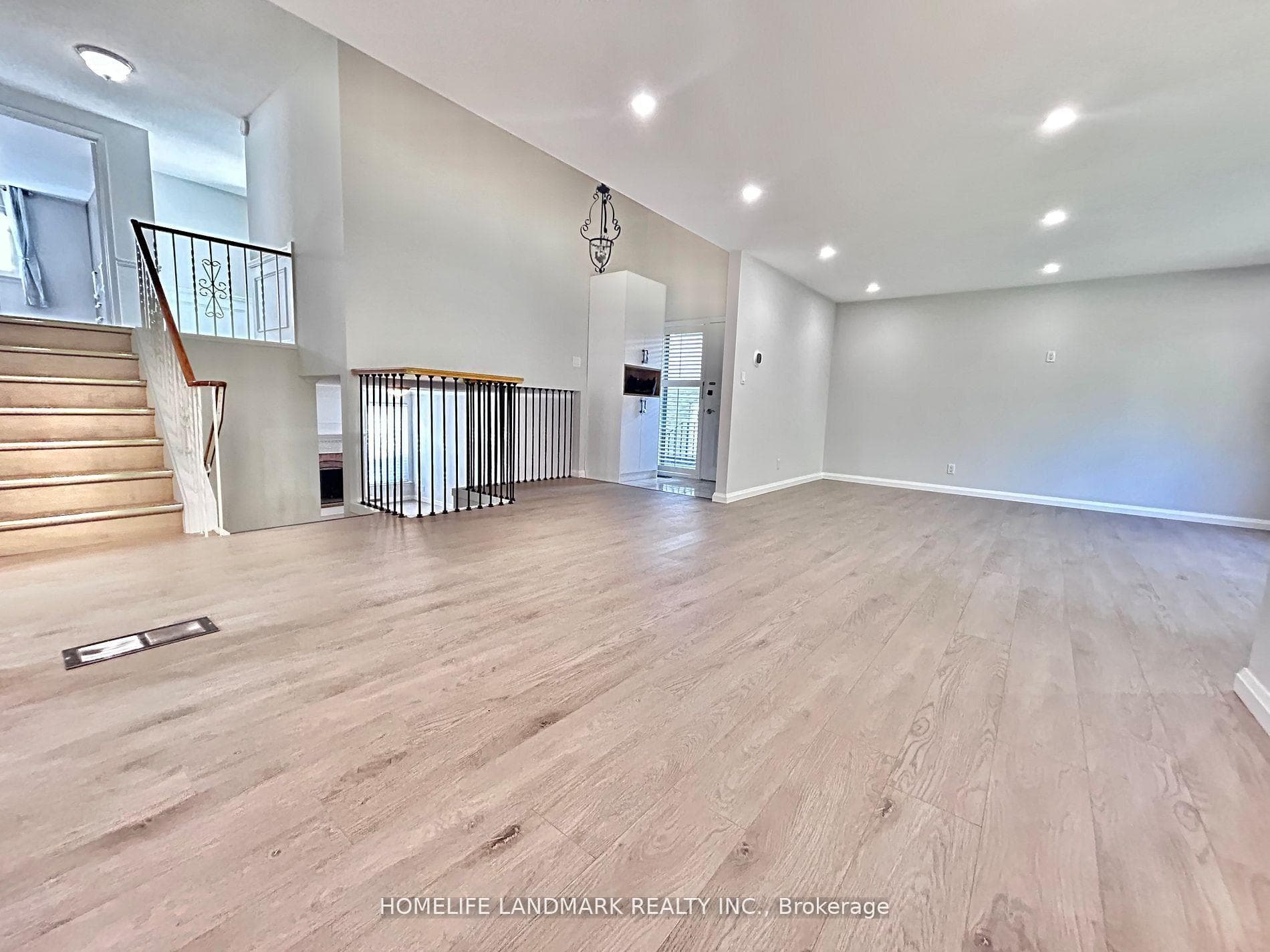 18 Summerfeldt Crescent photo 5