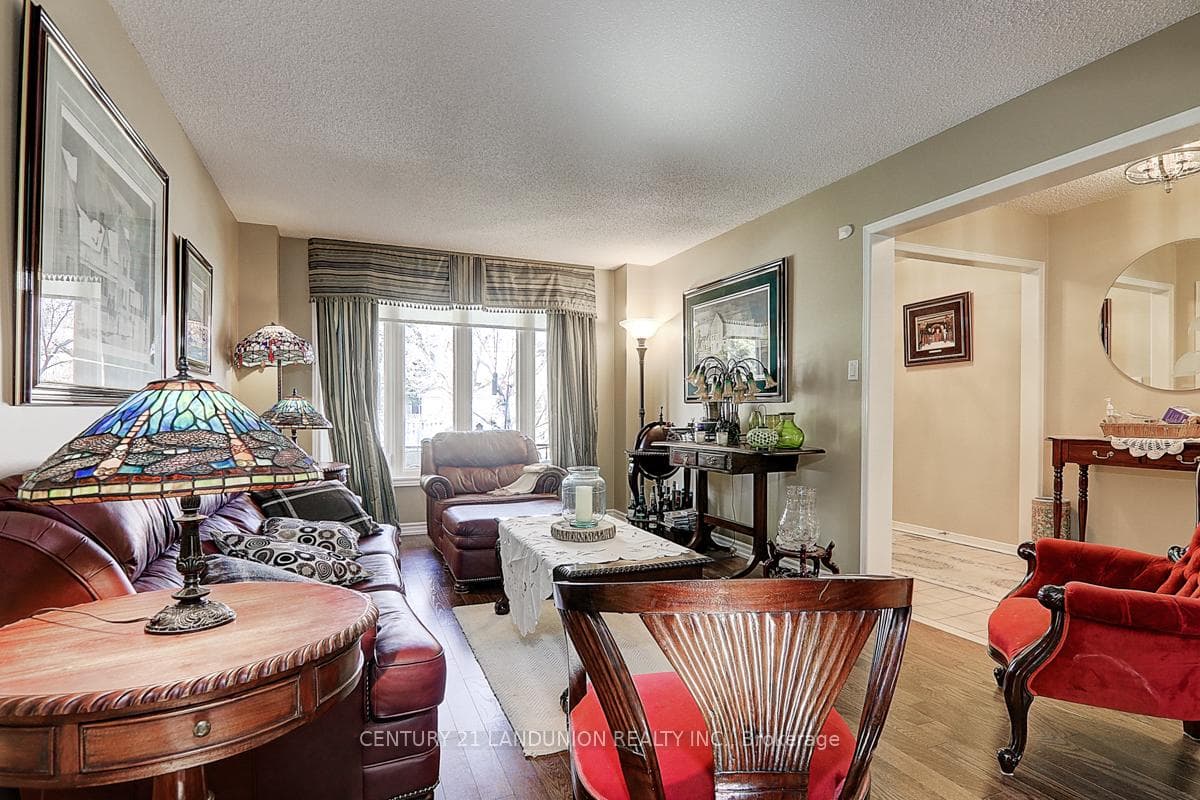 304 Goldhawk Trail photo 5