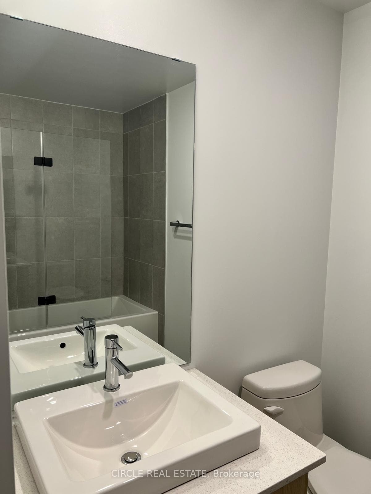 1195 The Queensway Street Unit 519 photo 8