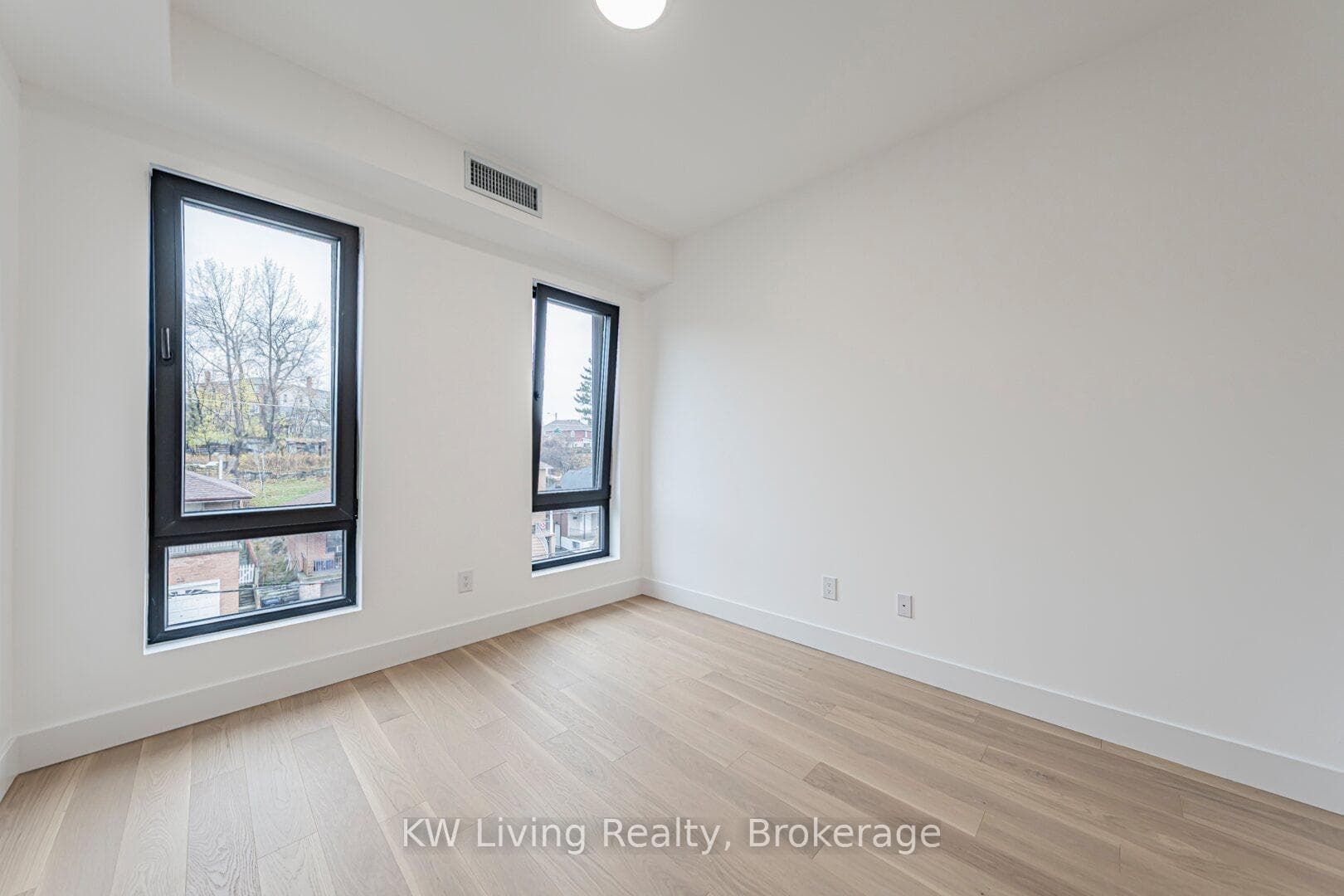 14 Holmesdale Road Unit 201 photo 22