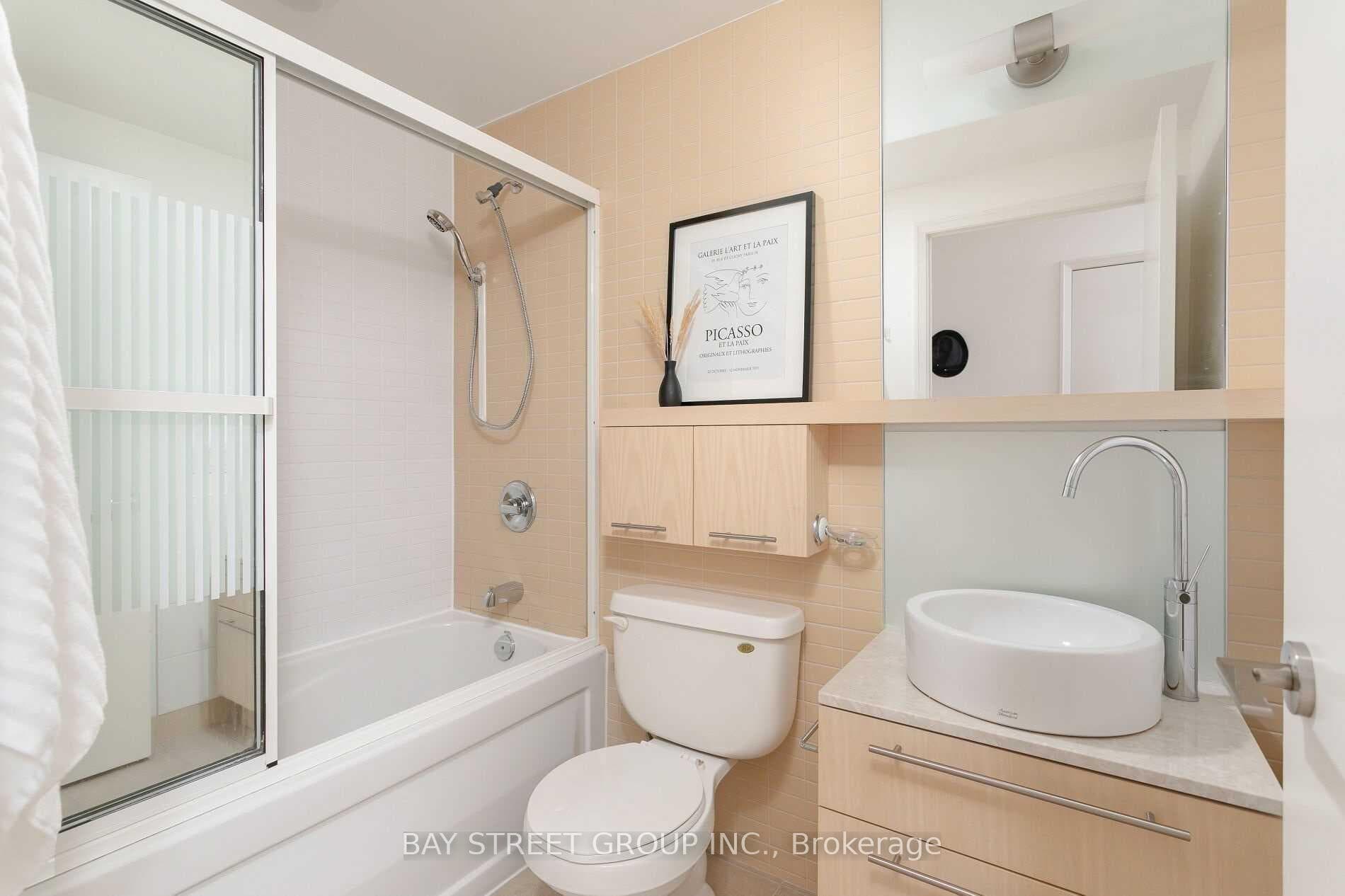 25 Carlton Street Unit 2109 photo 5