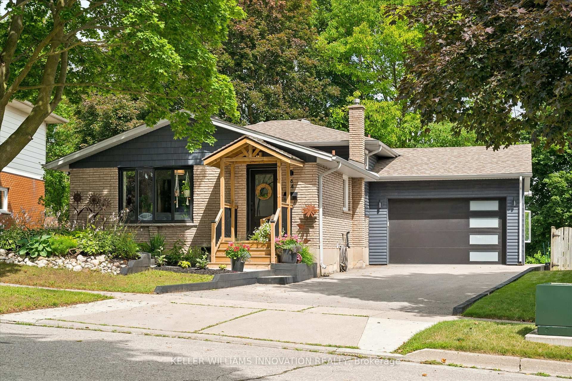 64 Westbury Crescent photo 1