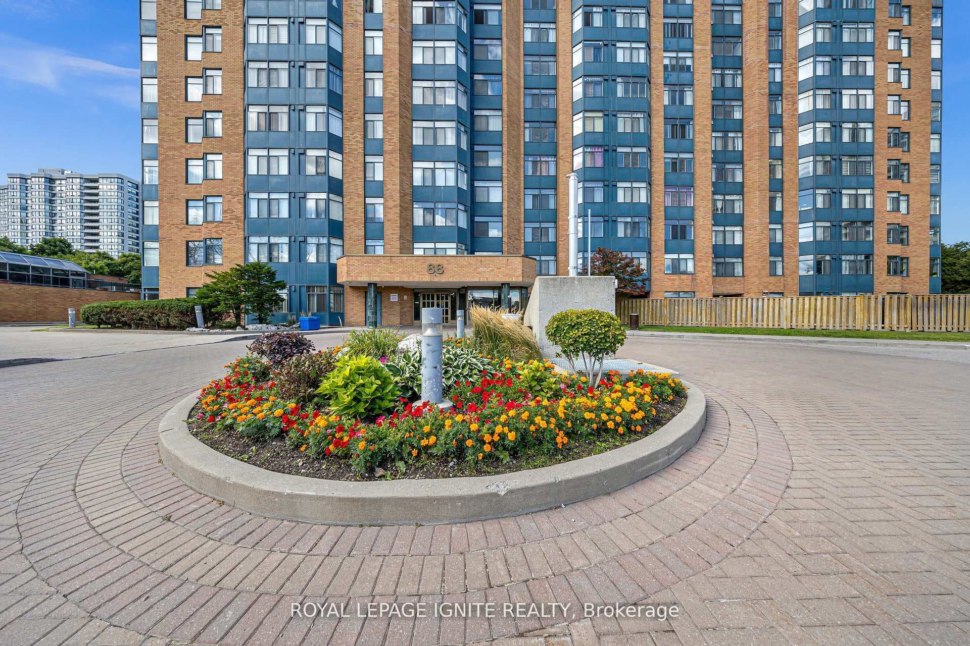 88 Alton Towers Circle Unit 215 photo 44