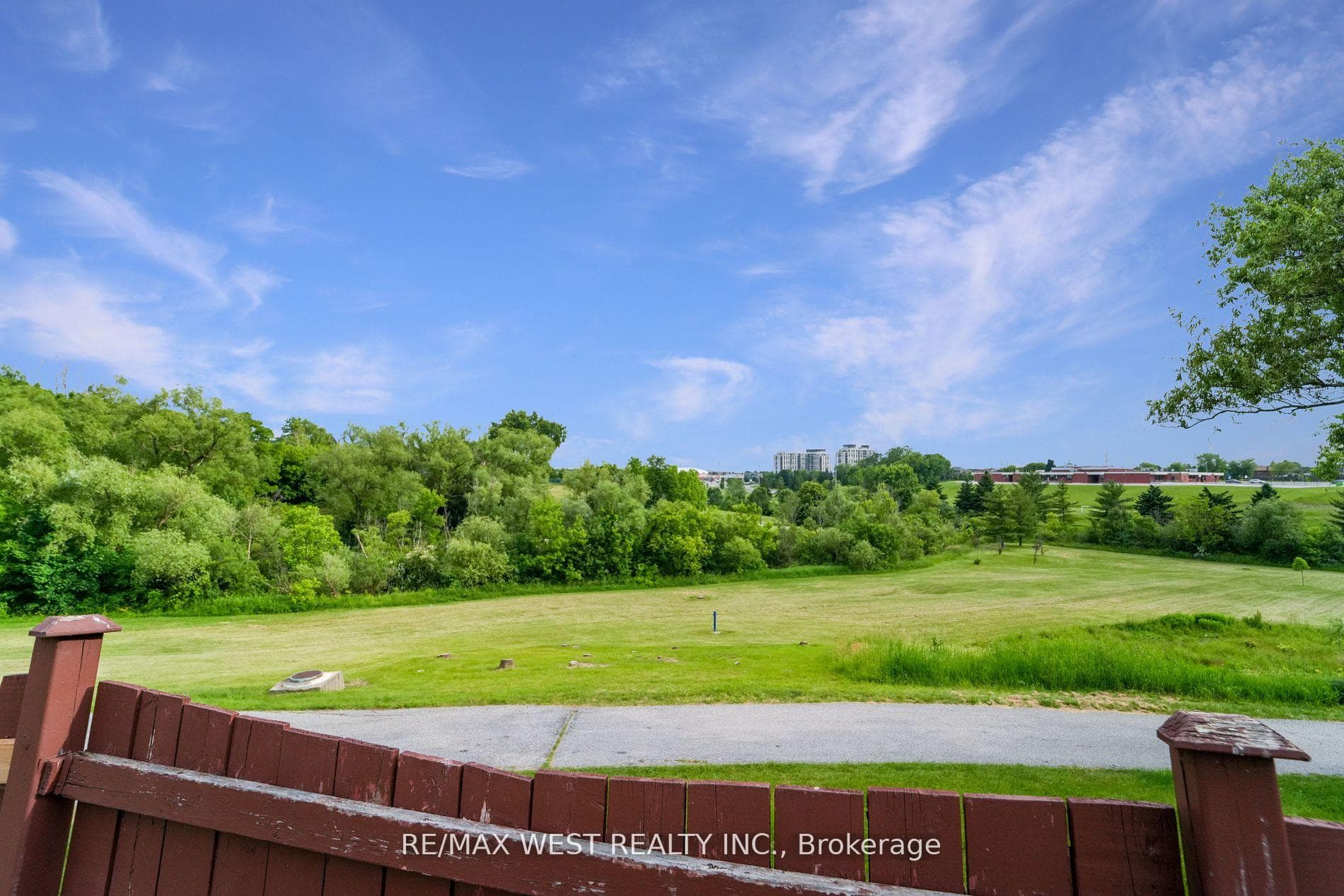 76 Moonstone Place photo 4