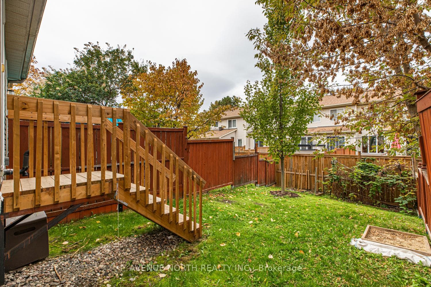 497 Lawler Crescent photo 25