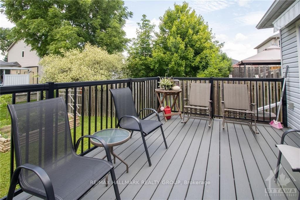 18 REGENCY Place photo 29