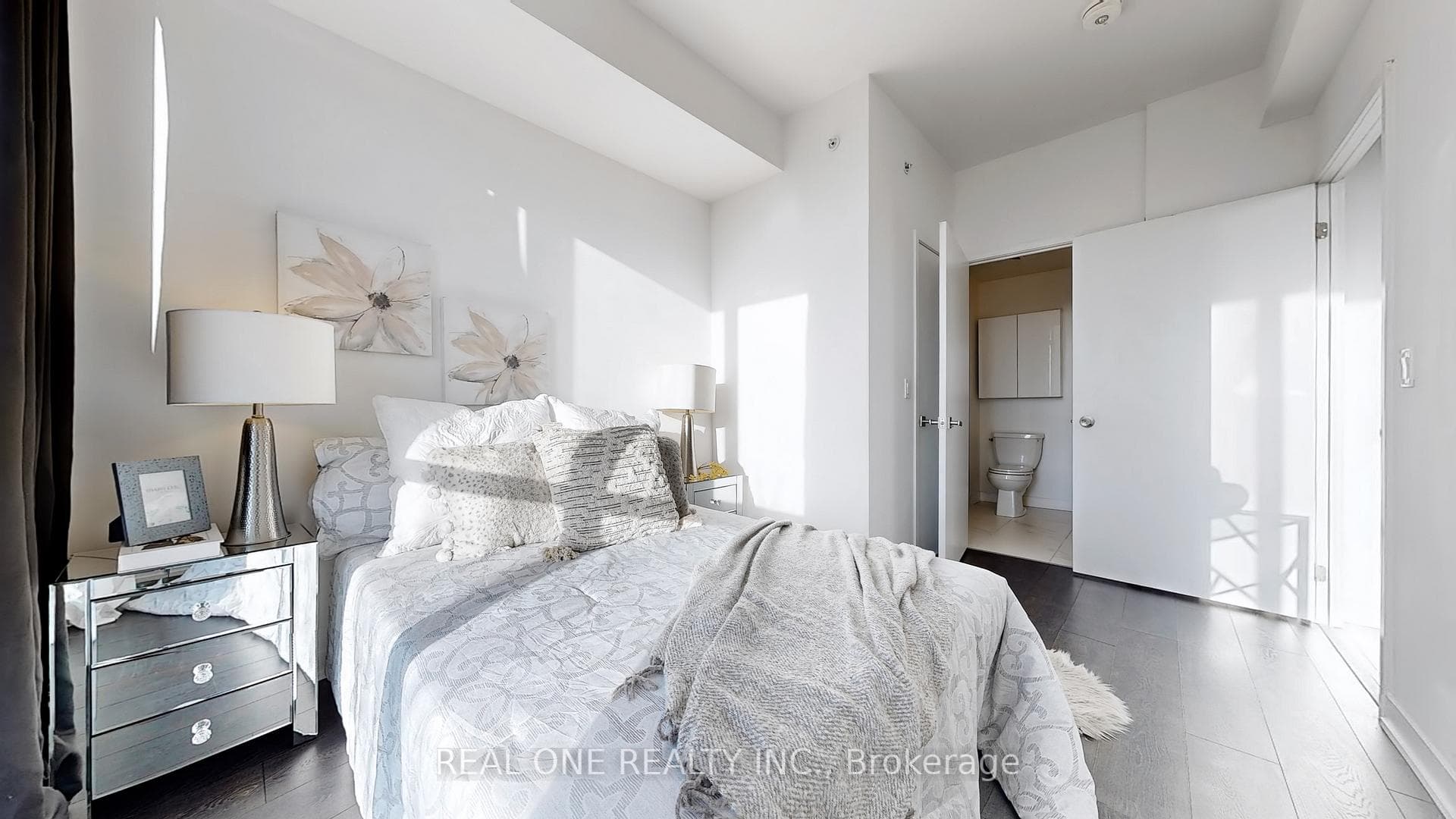 31 Tippett Road Unit 839 photo 14
