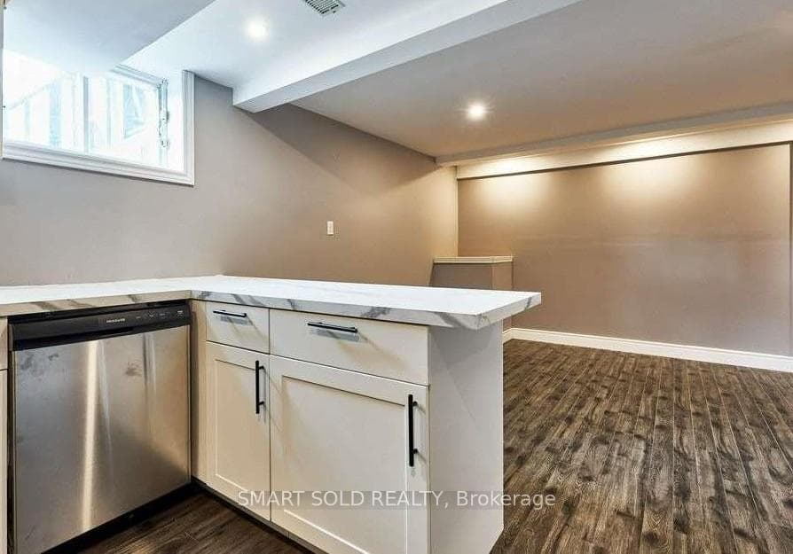 761 Rowena Street Unit Lower photo 13