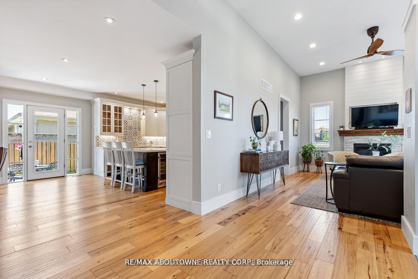 363 Walton Street photo 6