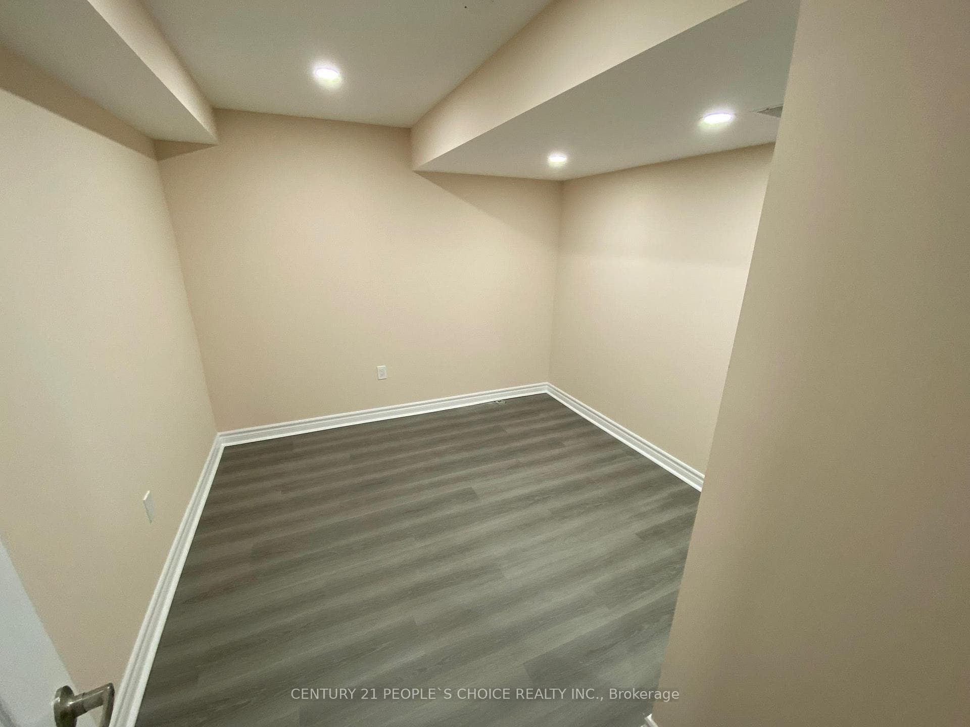 67 Ladysbridge Drive Unit Lower photo 15