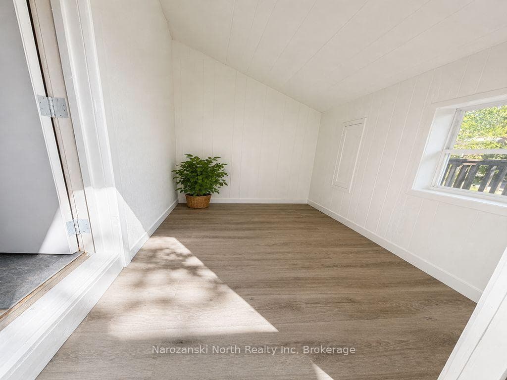 293 Elm Street photo 27