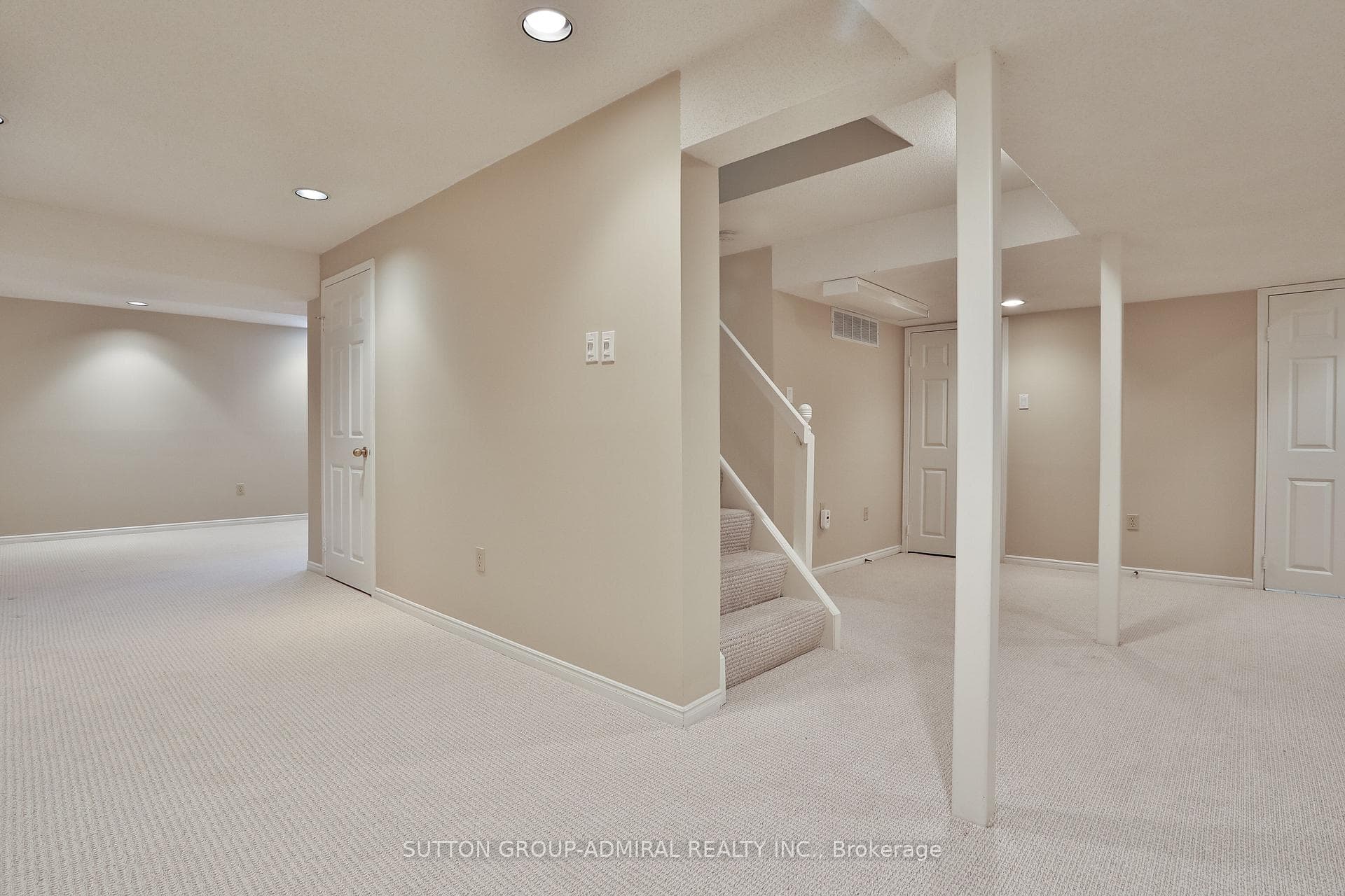 135 Heatherton Way photo 40