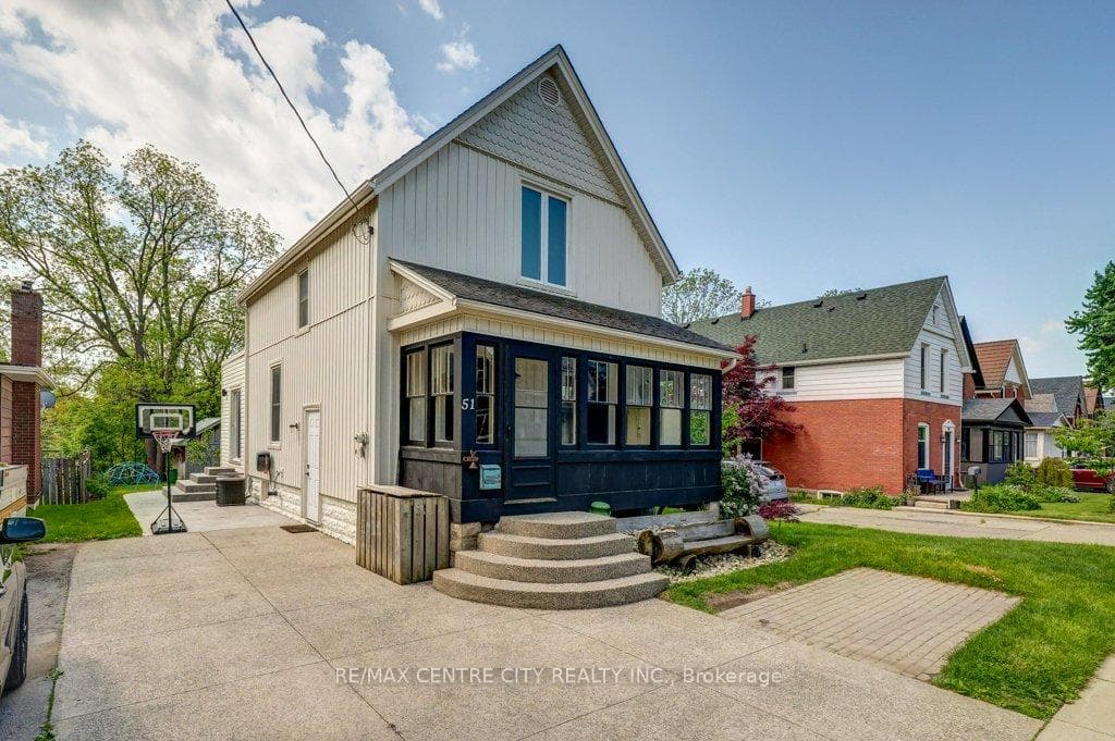 51 Hemlock Street photo 2