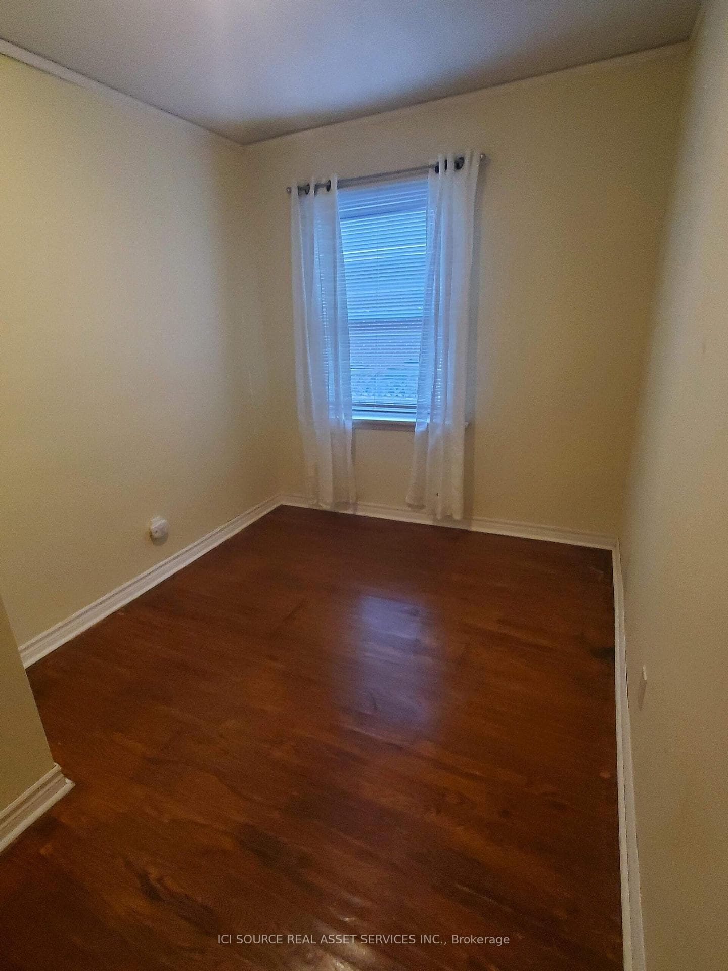 412 Mountainview Drive Unit Main Floor photo 2