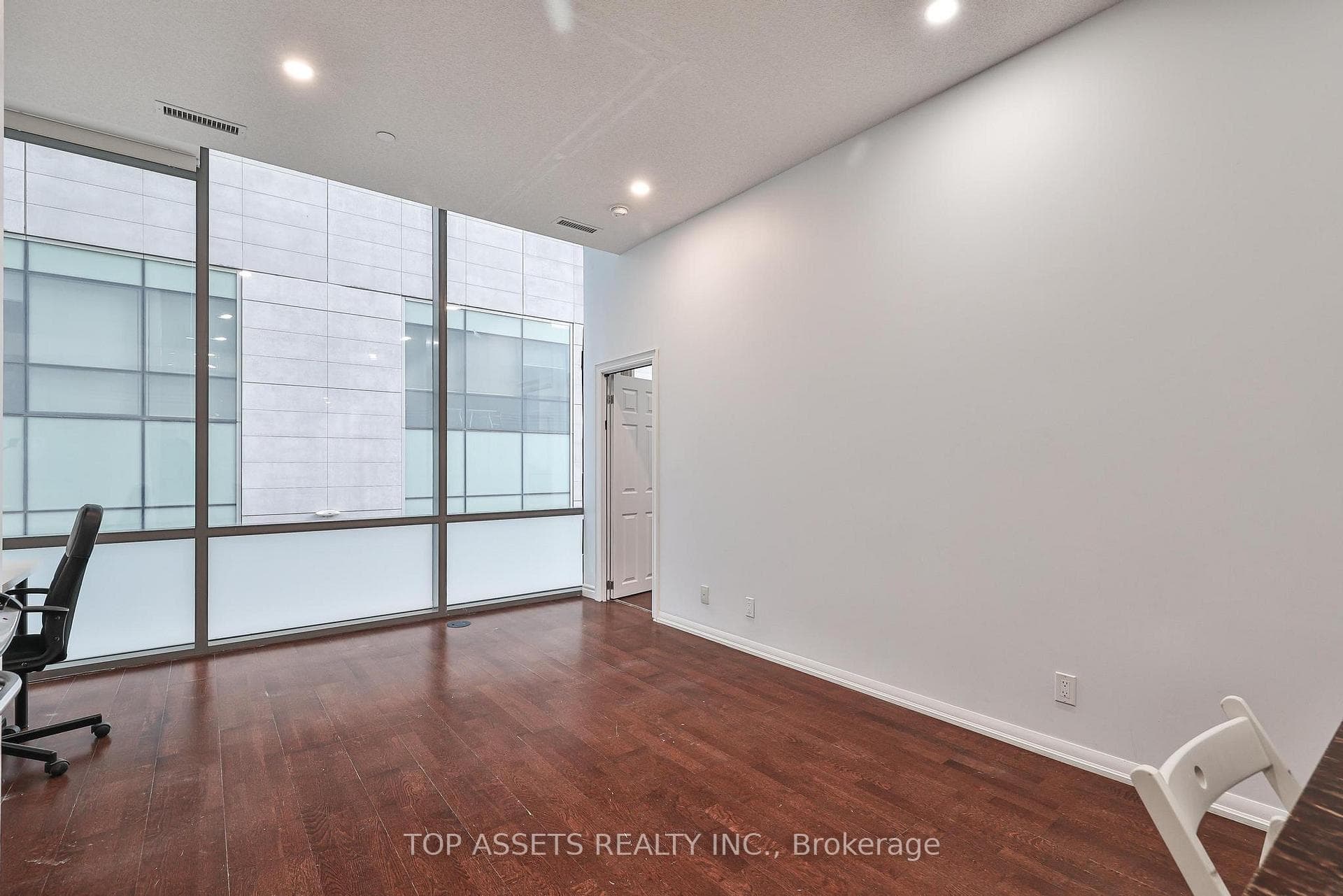 832 Bay Street Unit 215 photo 15