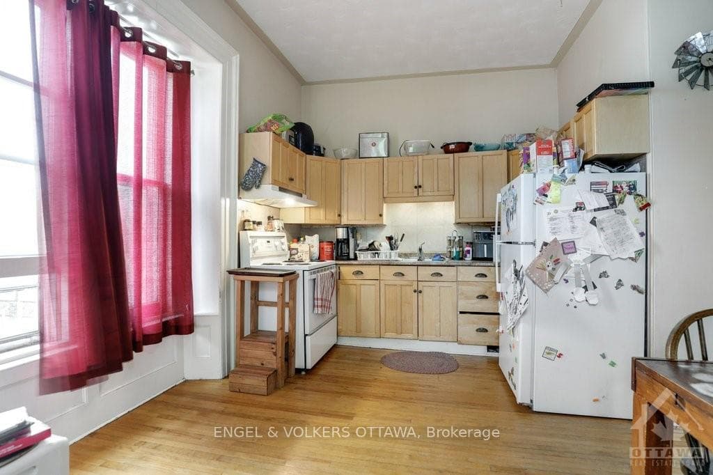 389 EDWARD Street photo 24