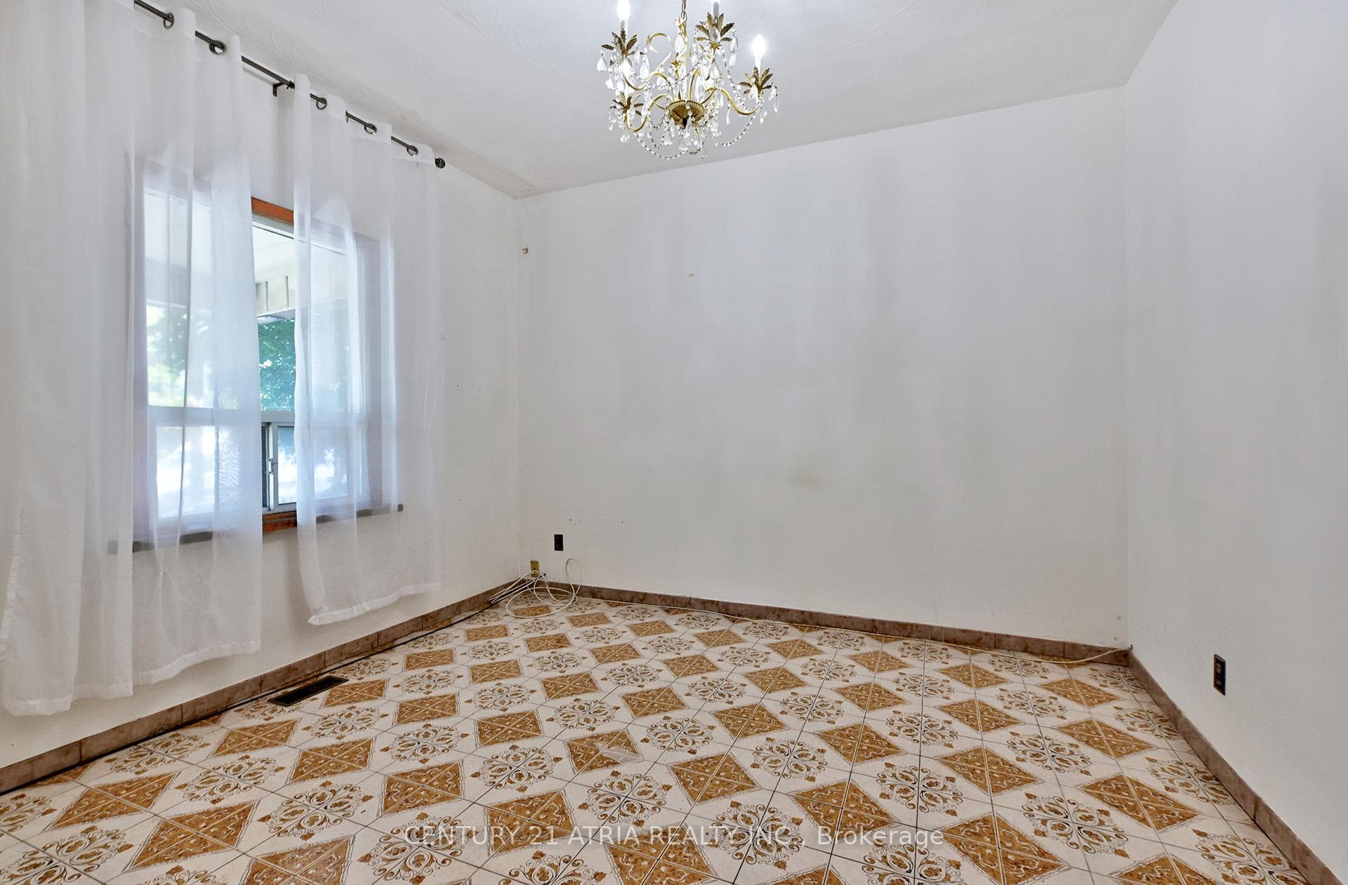 1195 Dovercourt Road photo 4