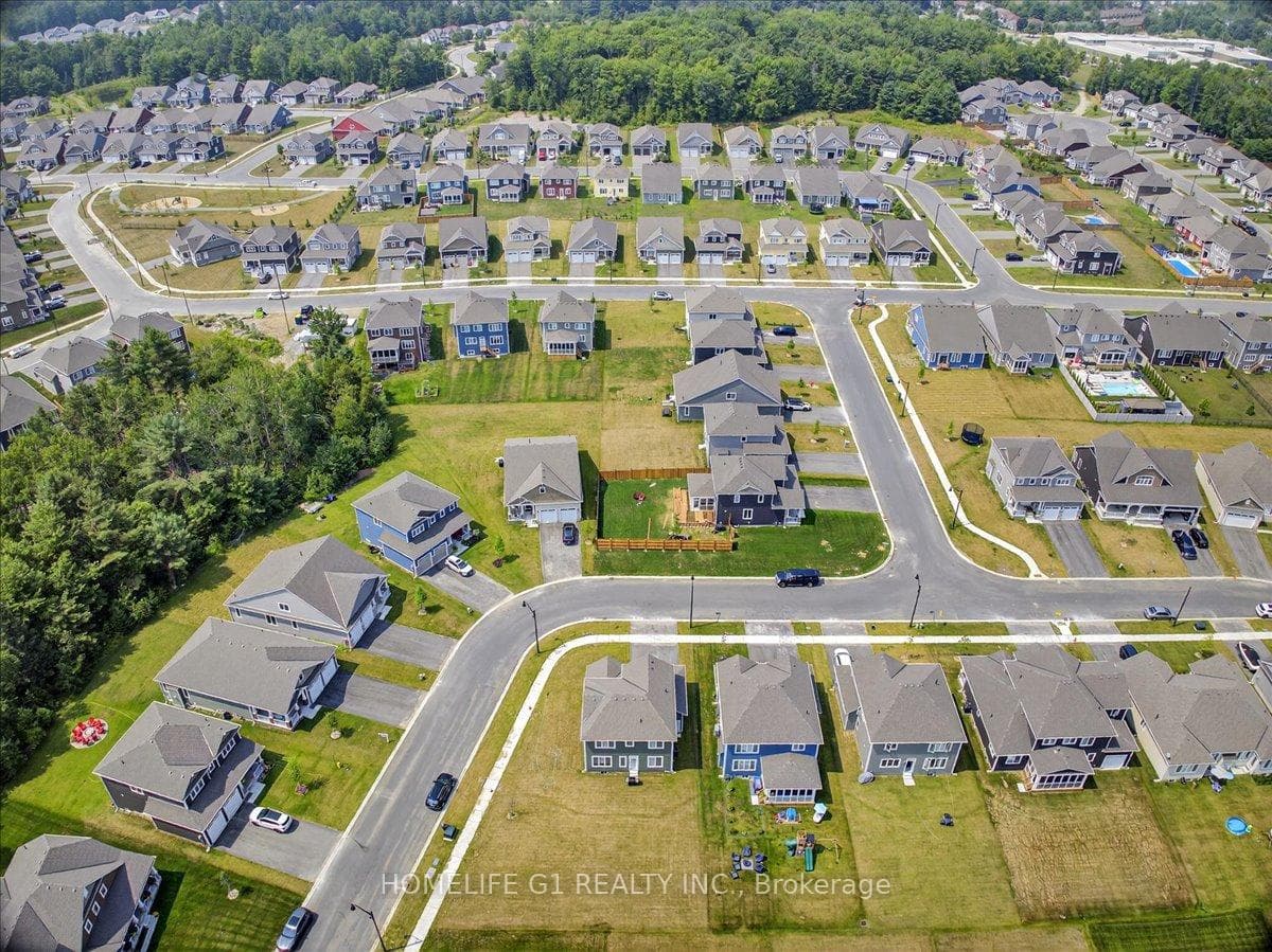 5 Dyer Crescent photo 38