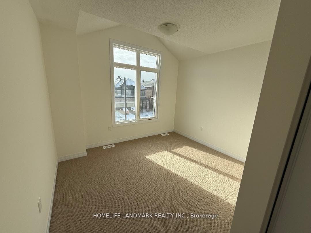 18 Tyler Avenue photo 23