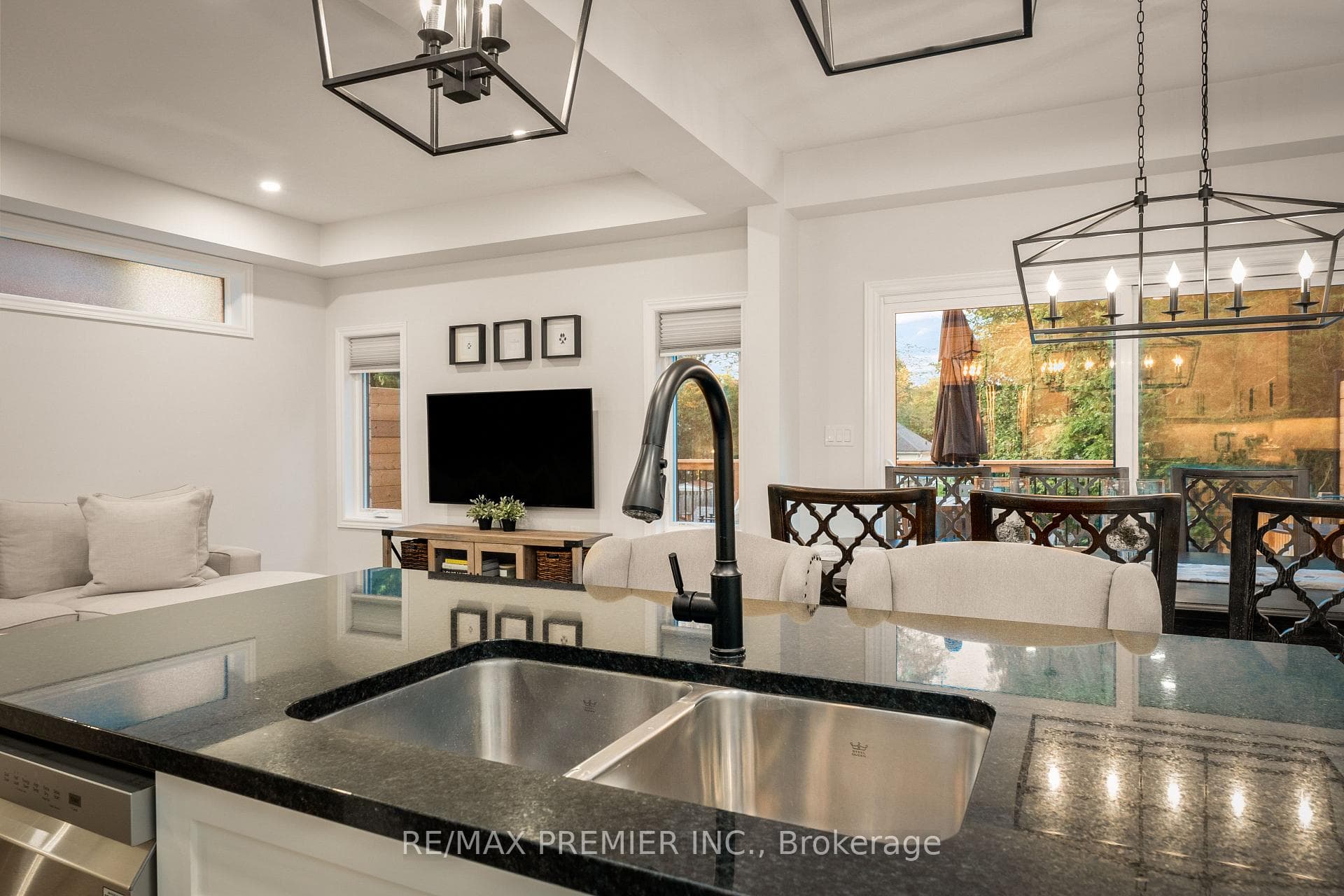 931 Moore Street photo 12