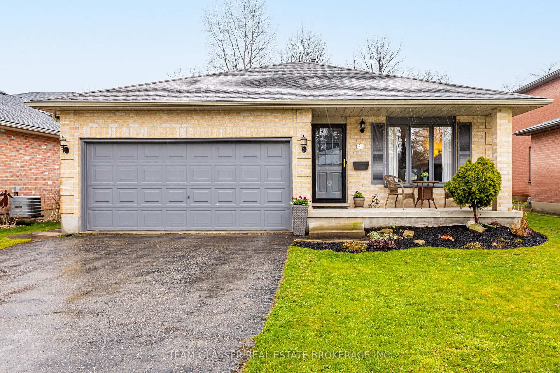 31 SHEPHERD Avenue photo 1