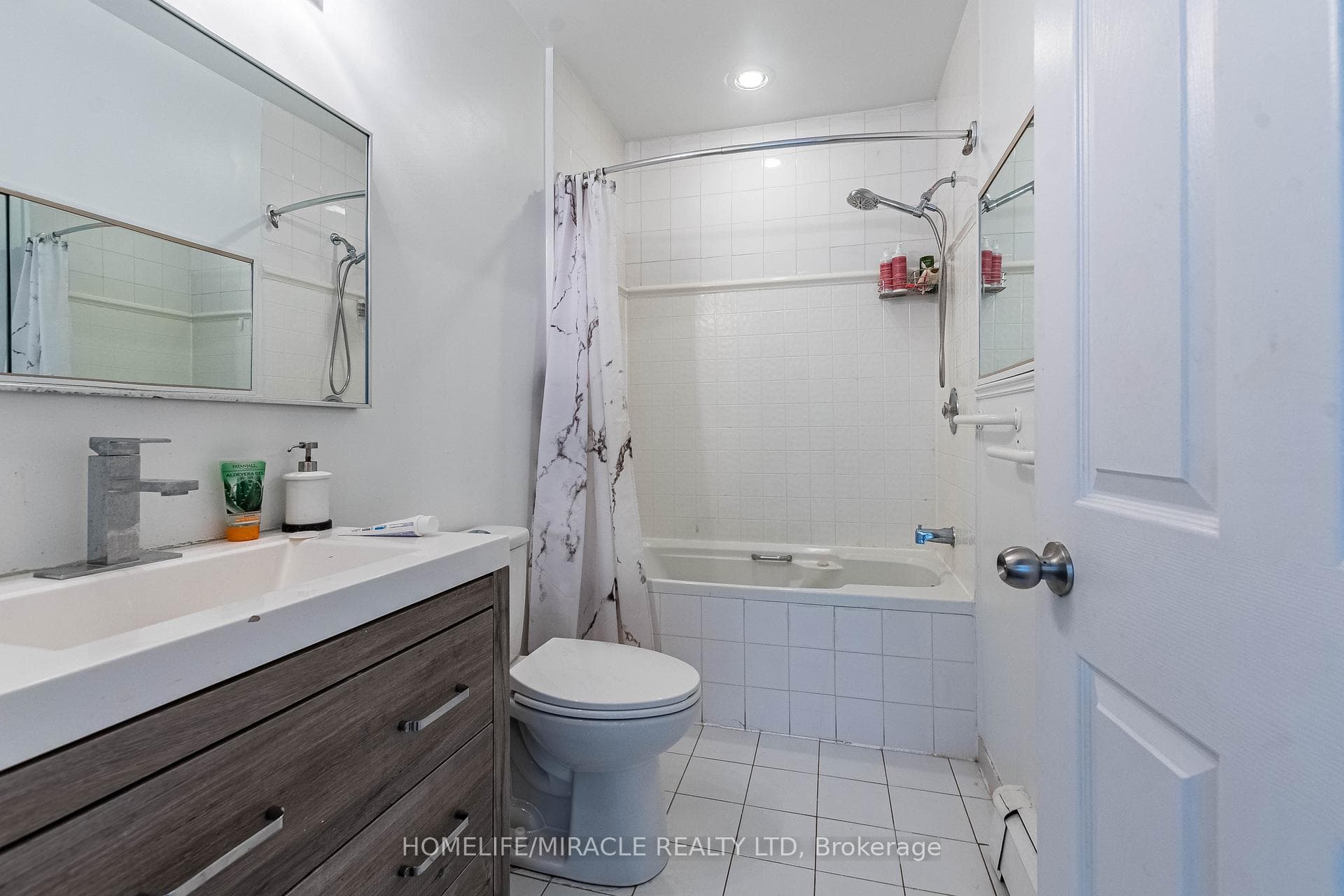 625 Hyacinthe Boulevard photo 27