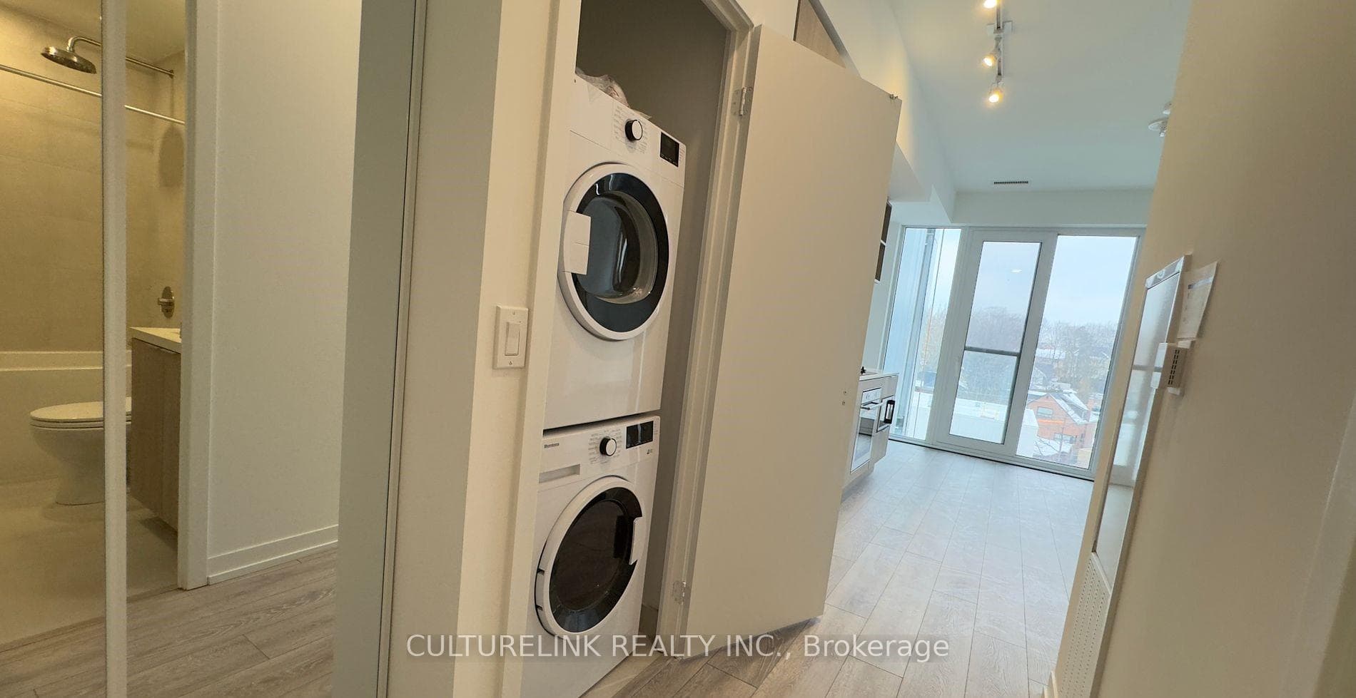 2020 Bathurst Street Unit 1111 photo 9