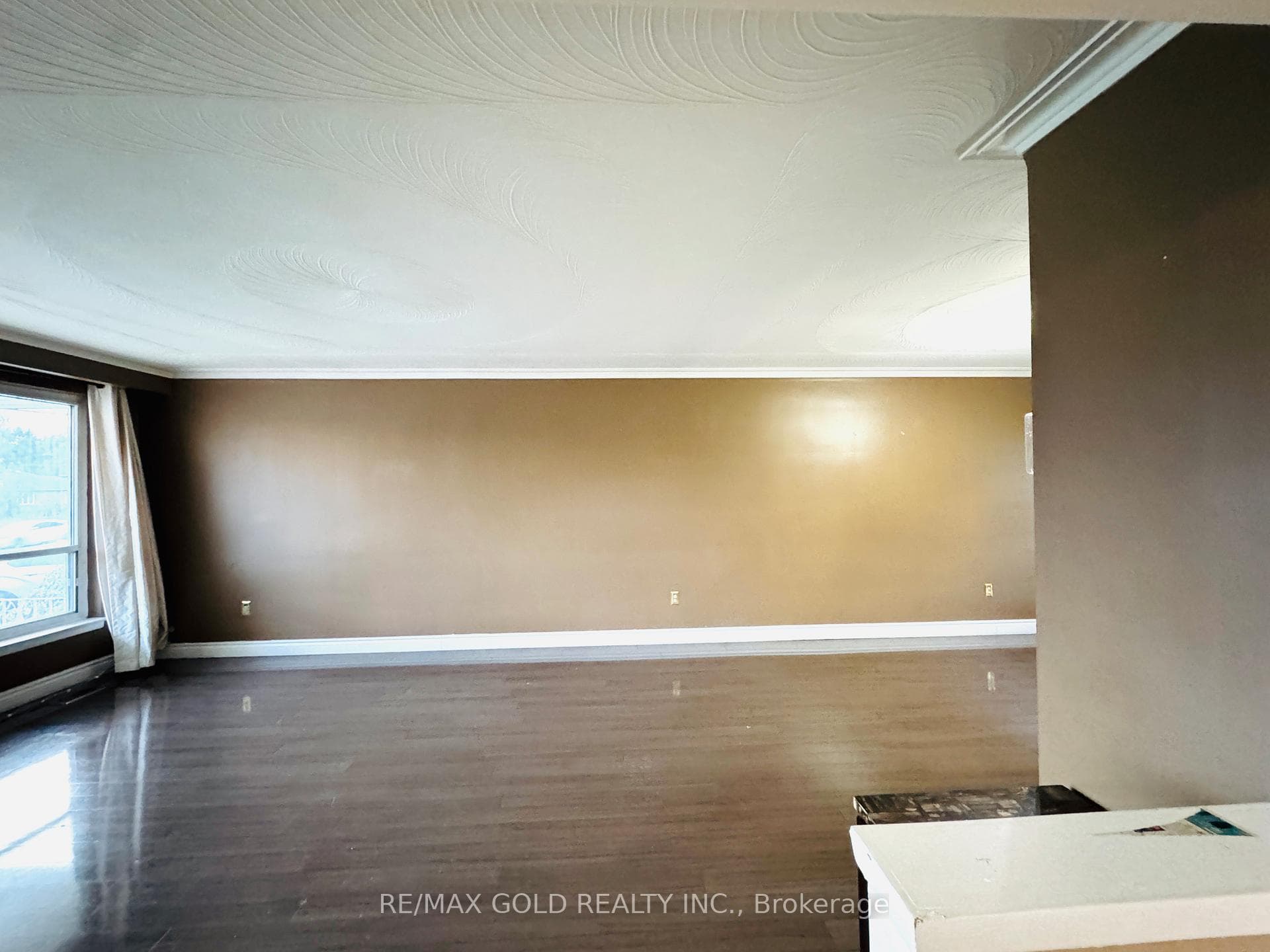 1194 Albion Road photo 10