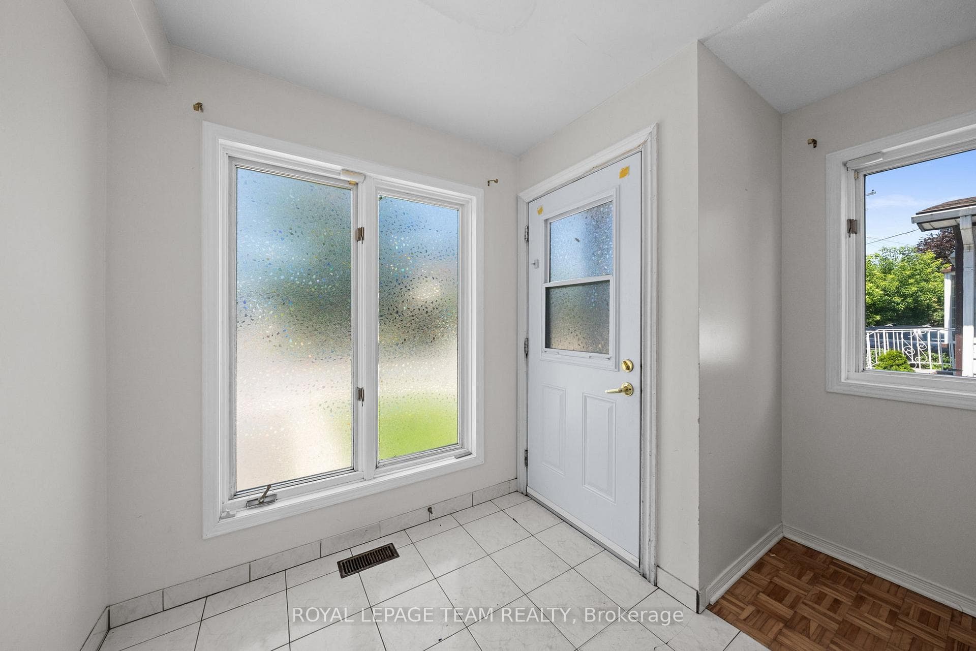 Entry Foyer Unit A
