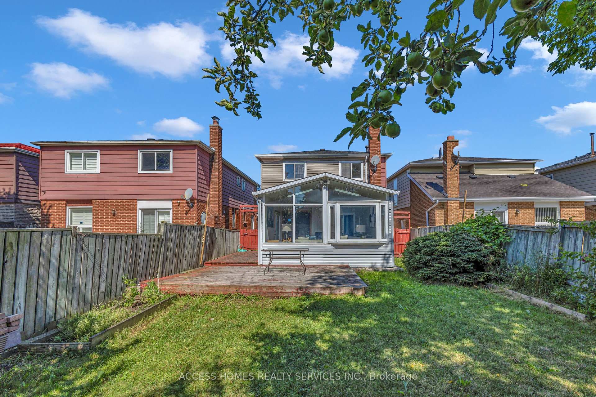 112 Banting Crescent photo 39