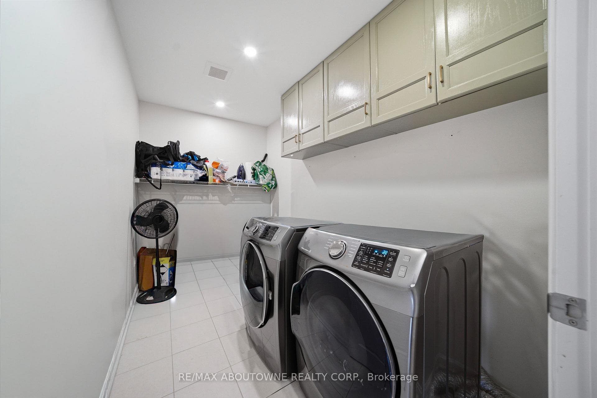 275 Ironside Drive Unit Upper photo 27