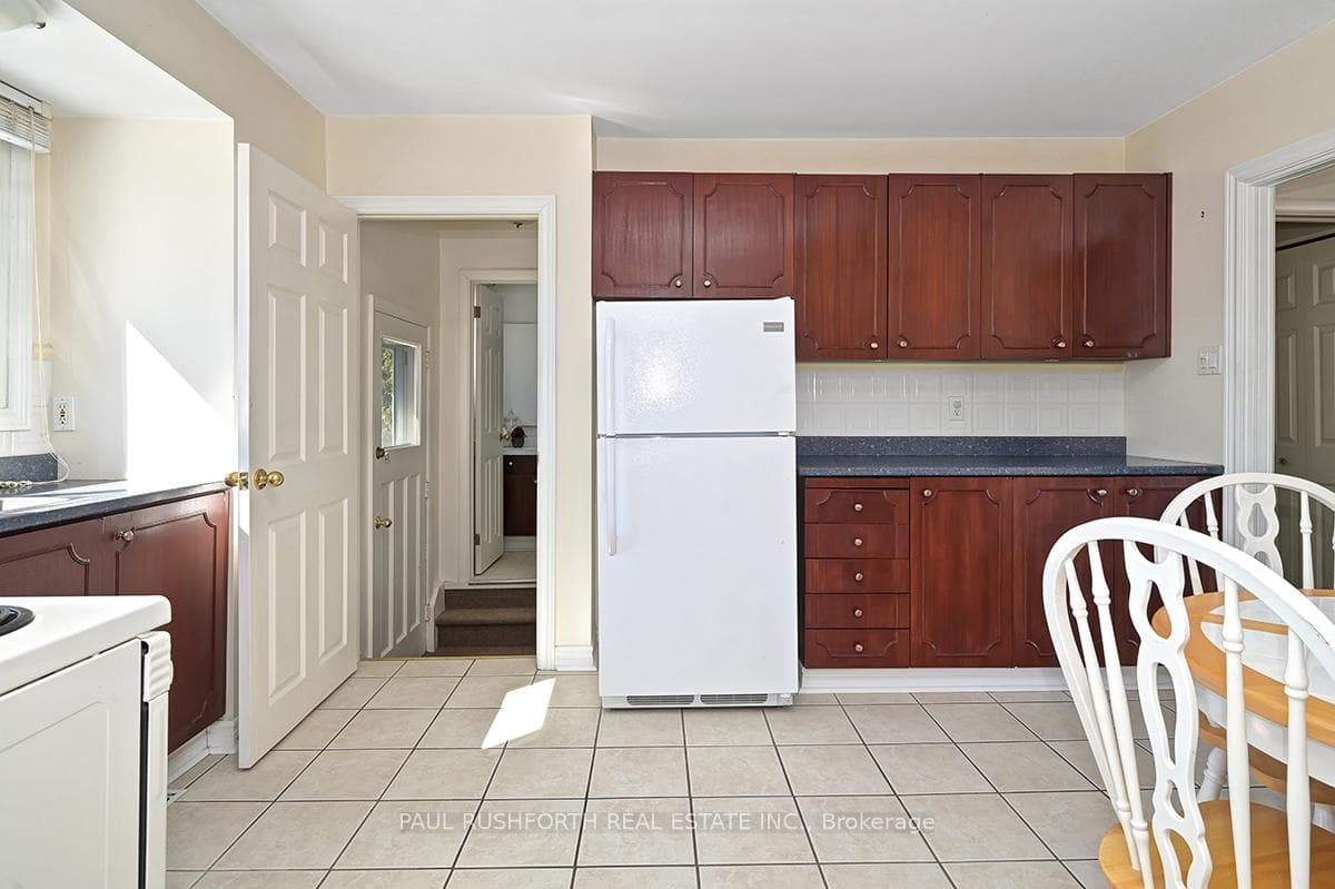12 Parkside Crescent photo 11
