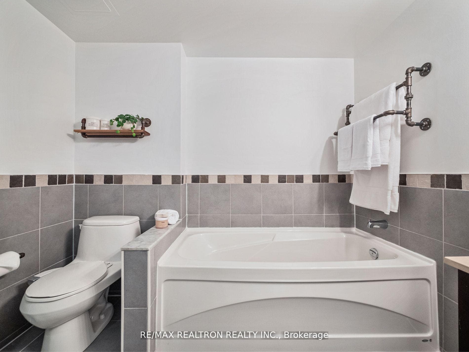 1100 Lansdowne Avenue Unit 303 photo 21